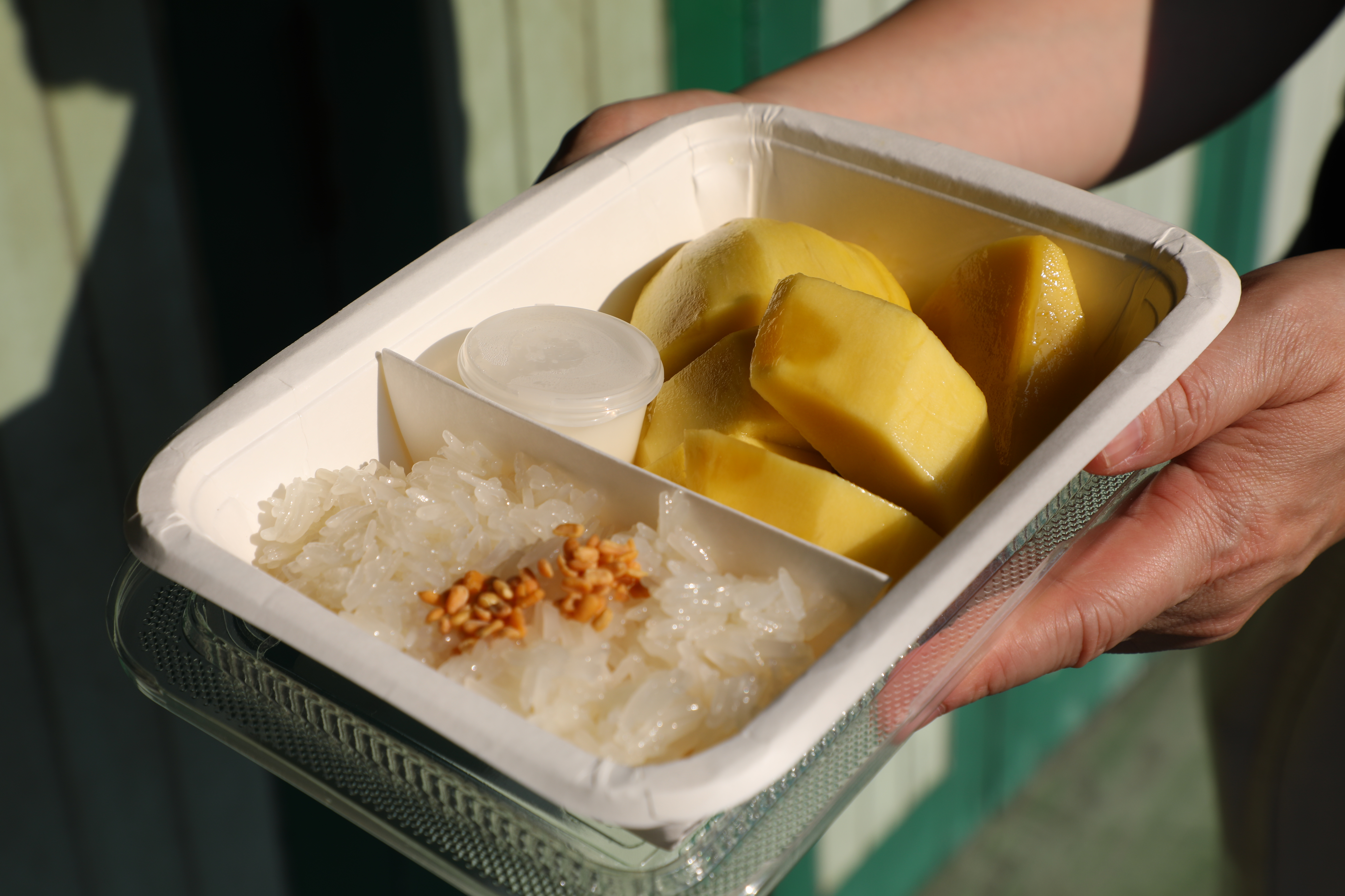 有米其林加持後，「芒果糯米飯」包裝非常有質感。（125泰銖／份，約NT$110）