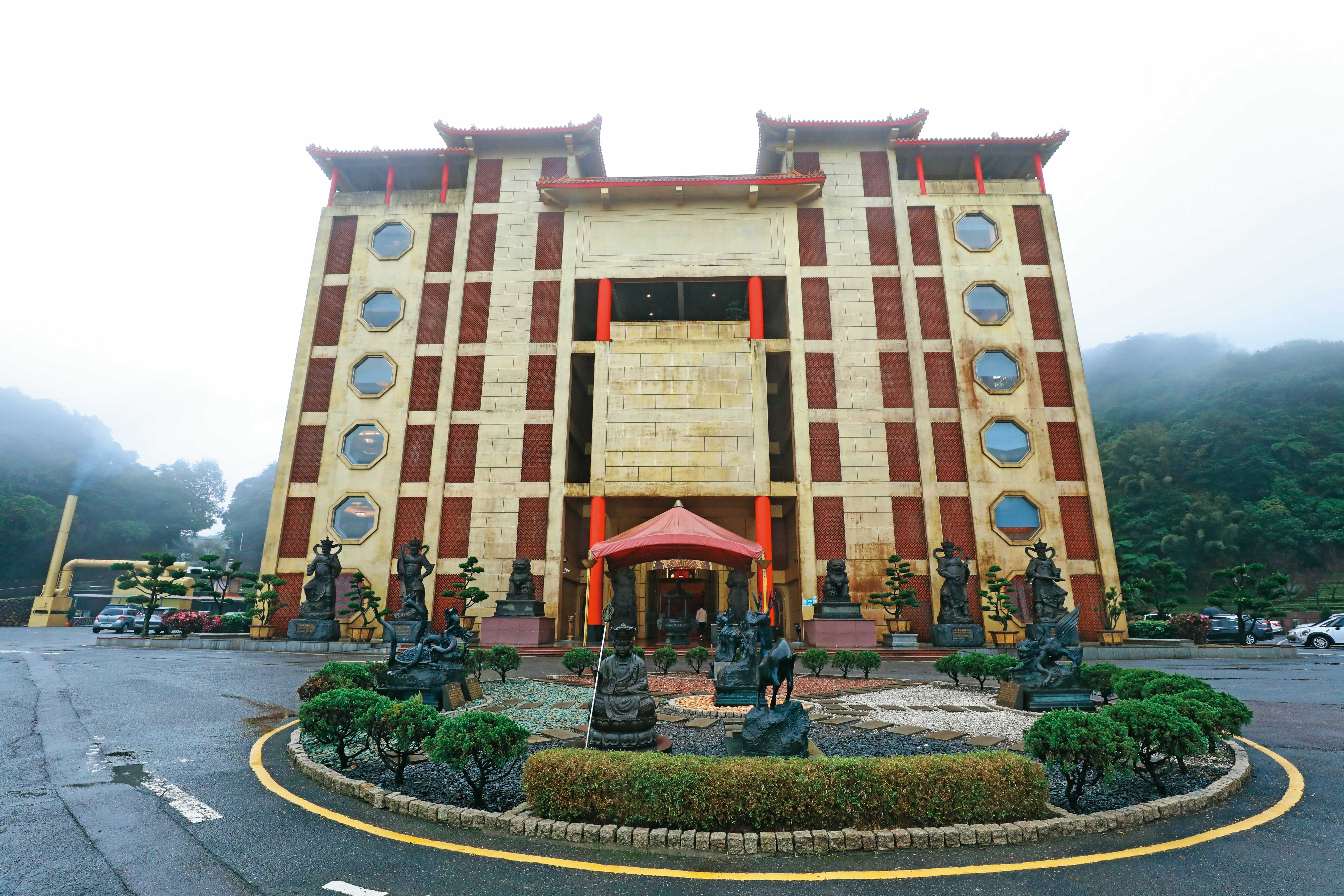 展雲旗下的靈骨塔祥雲觀(圖)已成為國寶集團的囊中物。