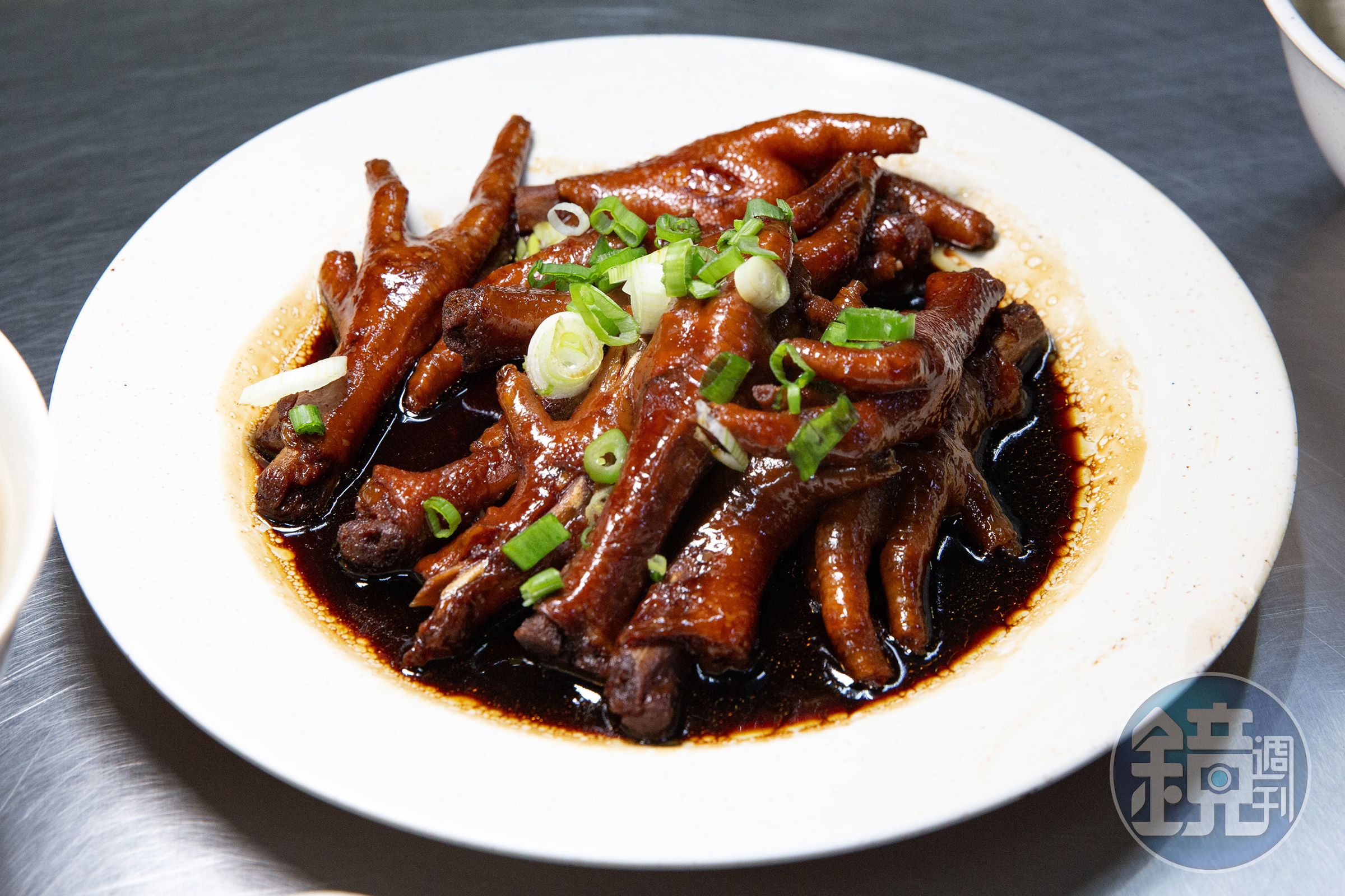 三媽的「滷雞腳」口感黏糯，富含膠質，滷得十分入味。（馬幣9元／份，約NT$68）