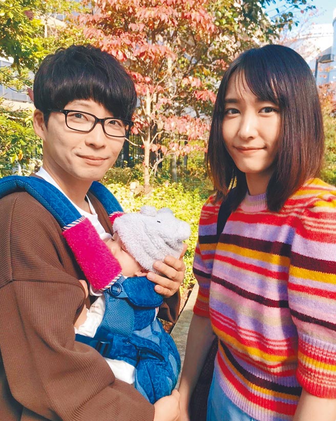 星野源表示拍攝《月薪嬌妻》就被告知可能有續集,「如果那時就戀愛,可能續集就沒法拍了。」(網路圖片)