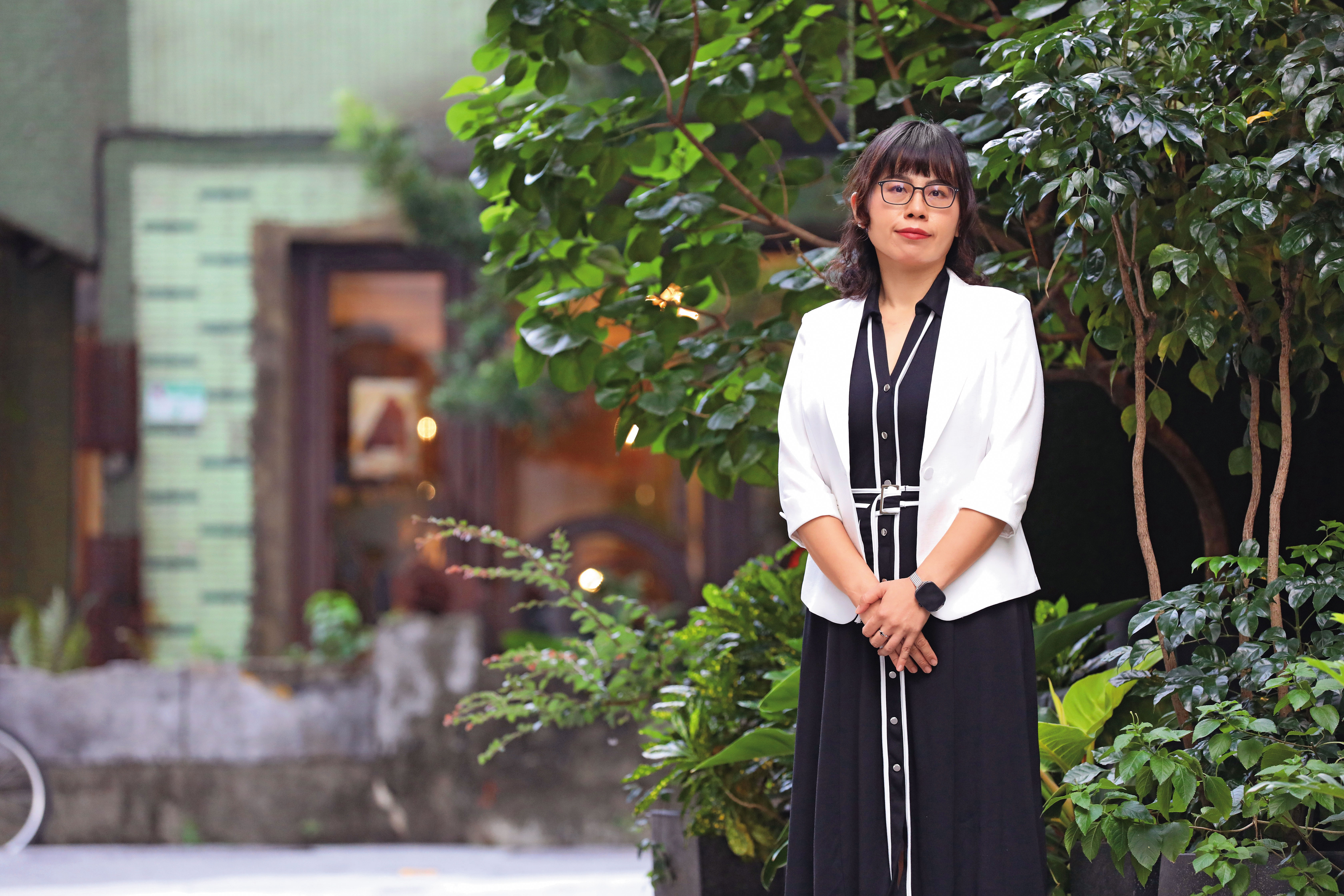 柳靖主持Podcast節目，並經營臉書「柳靖的國考驛站」。