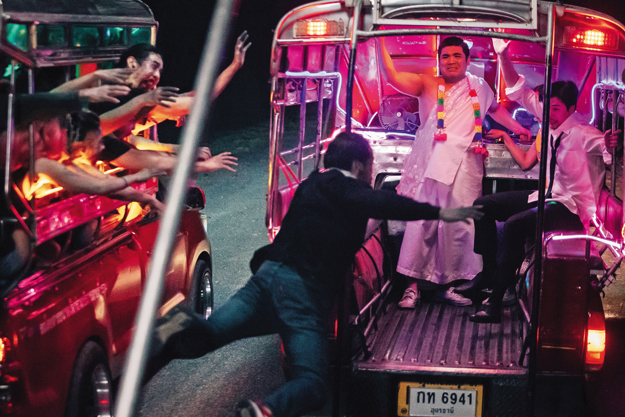 村子裡開始出現大量喪屍，從各村莊攻陷到大賣場；喪屍居然還會隨音樂起舞。（可樂提供）