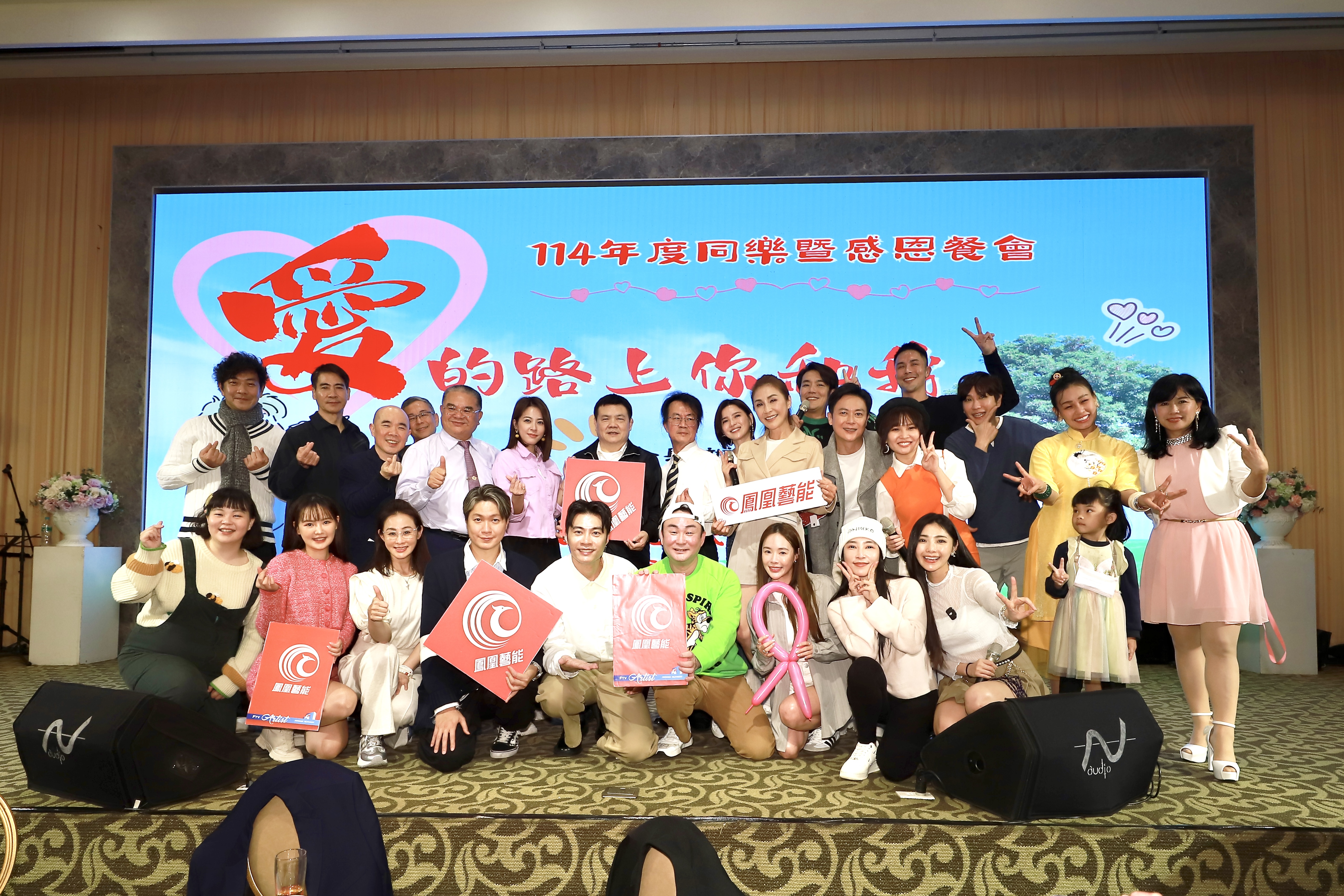 王燦、蘇晏霈、宮美樂、黃少谷等人大合照。（民視提供）