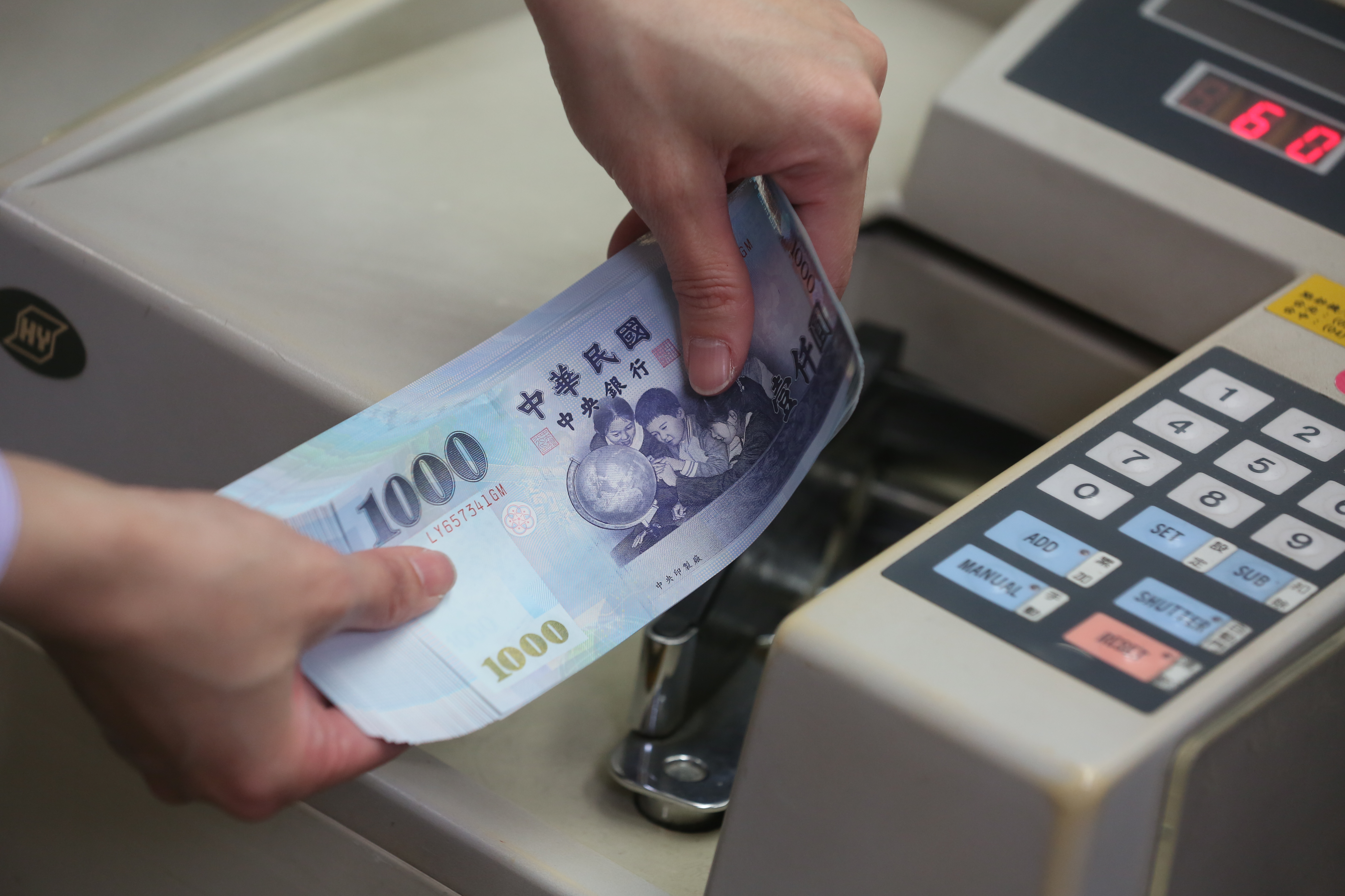 一名家長透露非常苦惱要給上大學的兒子多少生活費。示意圖。（本刊資料照）