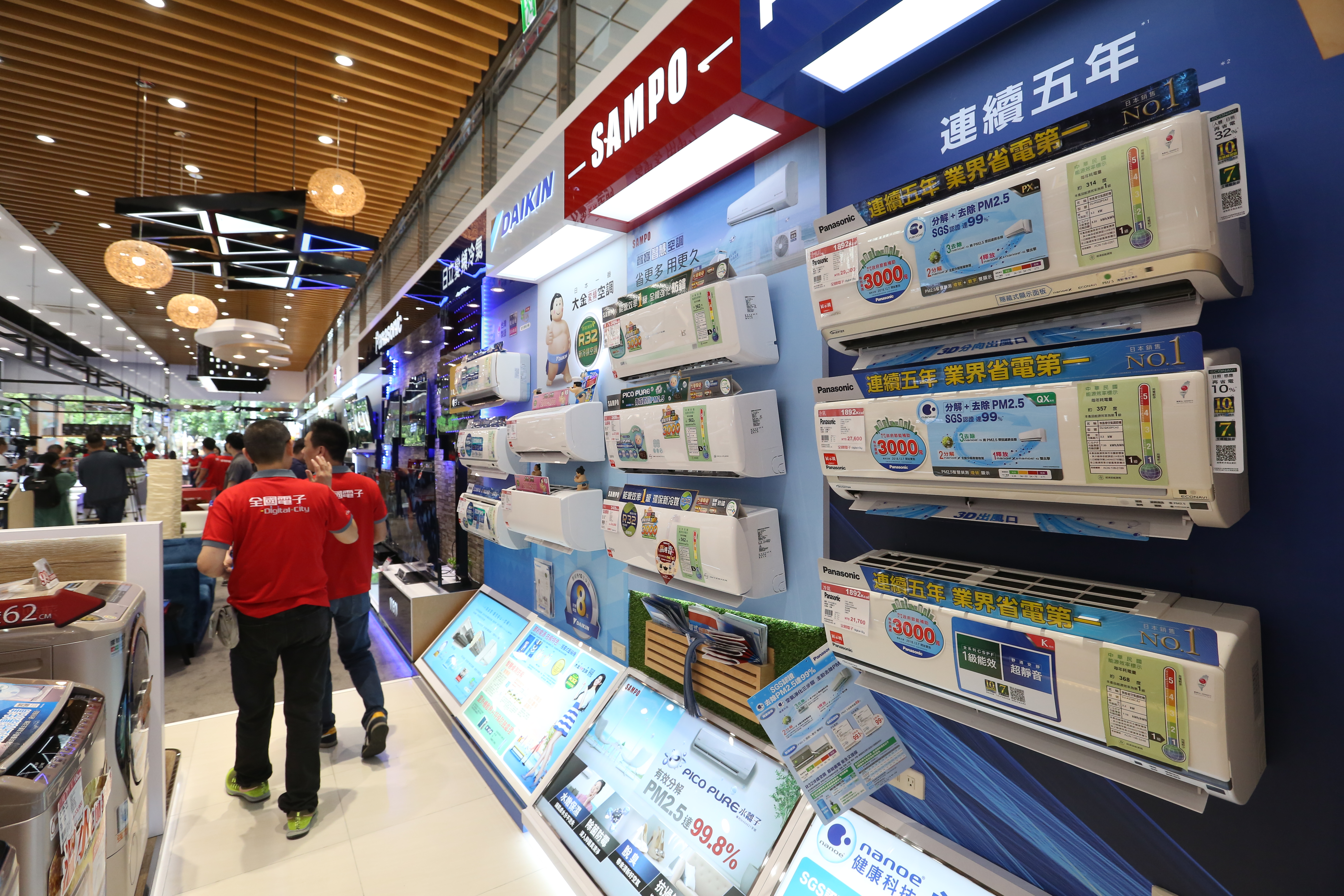 台電指出，開冷氣前先做2件事，可讓冷氣更涼且更省電。（本刊資料照）