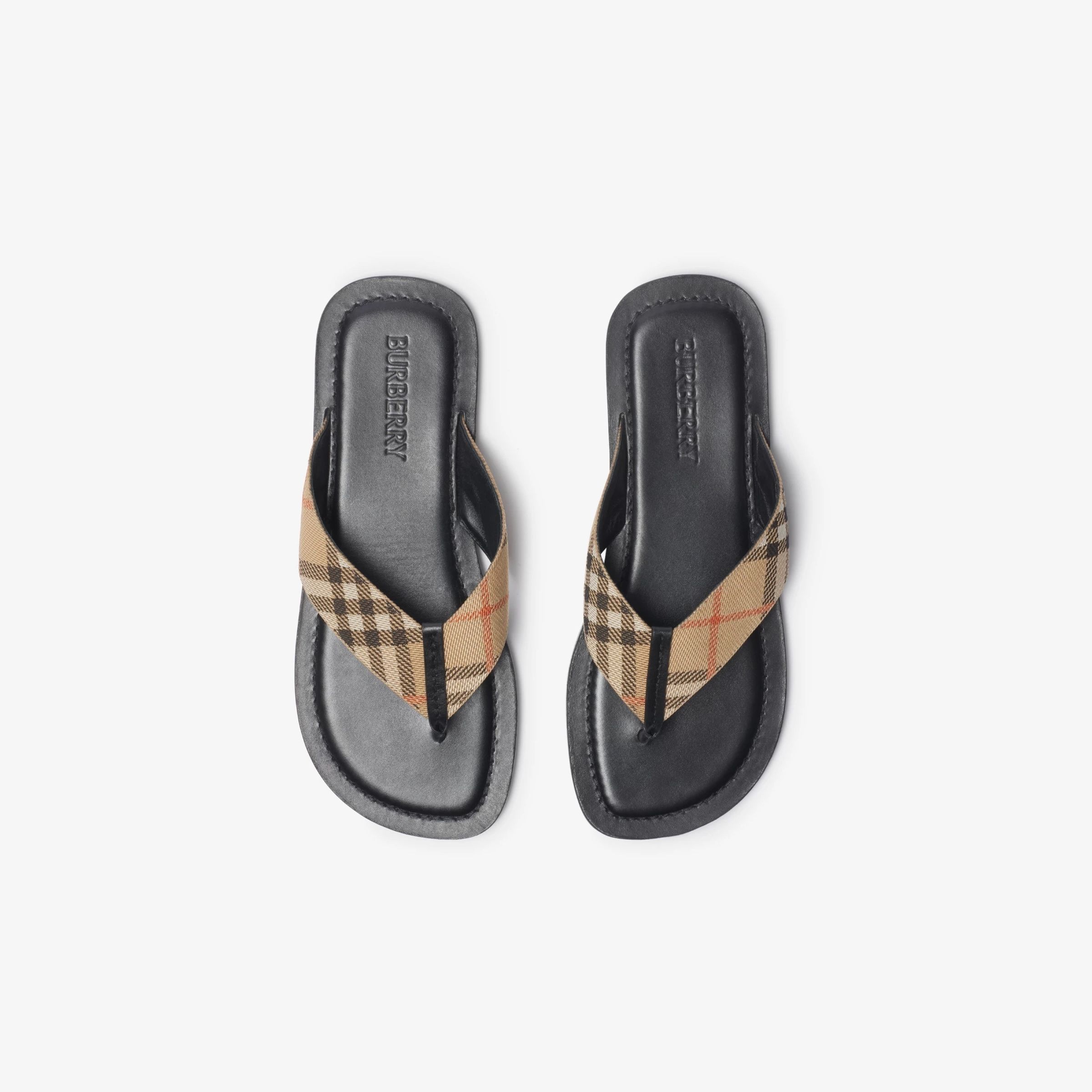 格紋Pavilion涼鞋。NT$22,900（翻攝自BURBERRY官網）