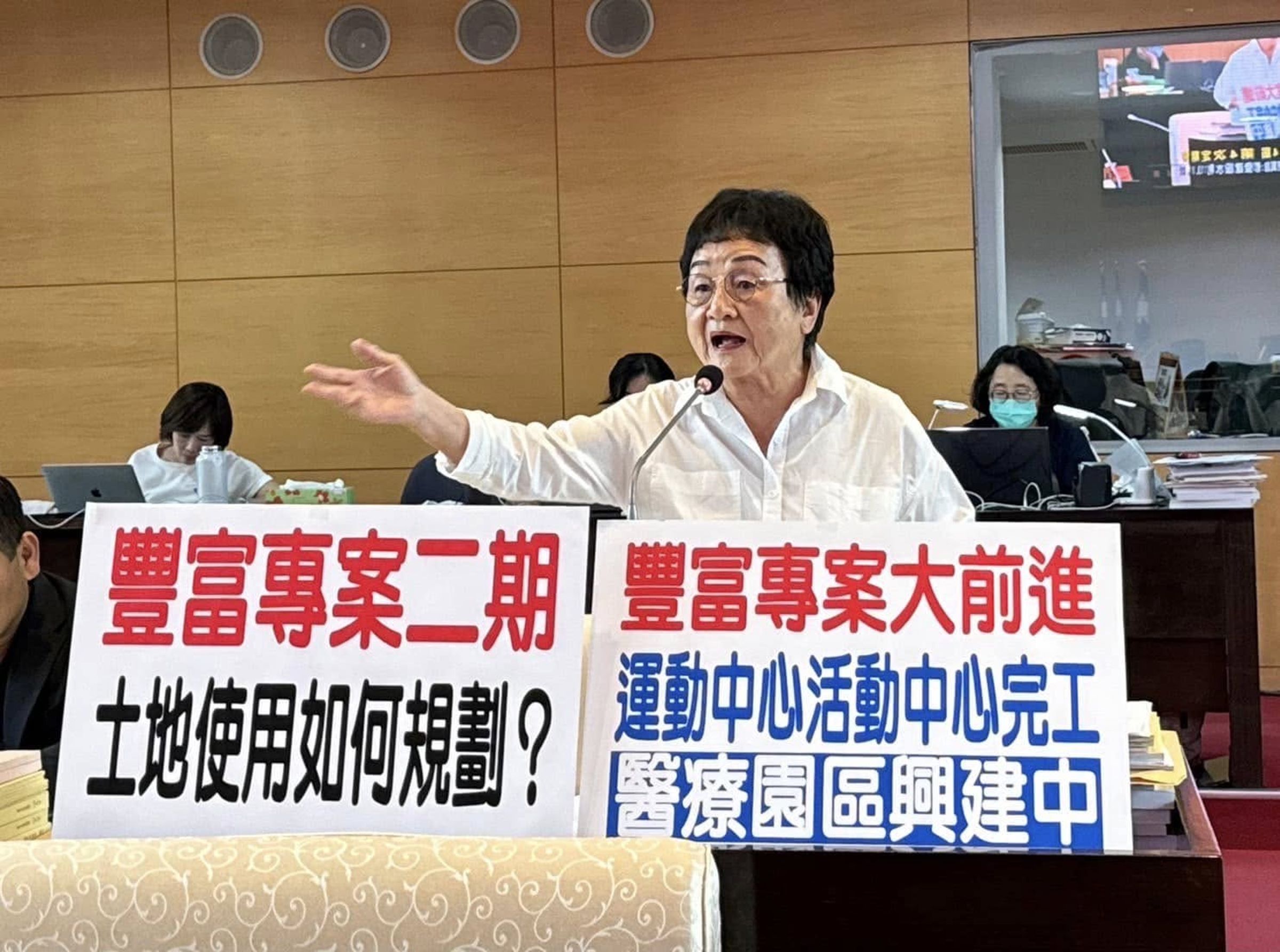 詐團打來邀未婚「聯誼」,82歲市議員掛電話。(翻攝張瀞分臉書)