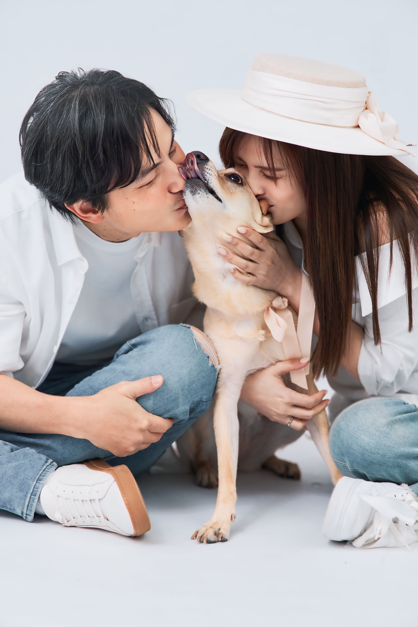 孫協志今天在臉書發文釋出更多一家三口的婚照。（翻攝自孫協志臉書）