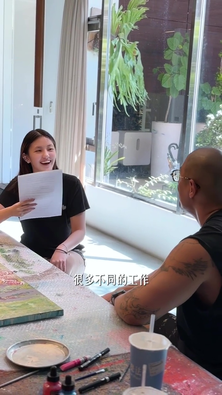 蔣友柏笑說，曾安排女兒蔣得曦參加多次實習，最後發現她不適合打工，直言「妳是創業的命」，讓女兒聽完哈哈大笑。（翻攝小紅書）