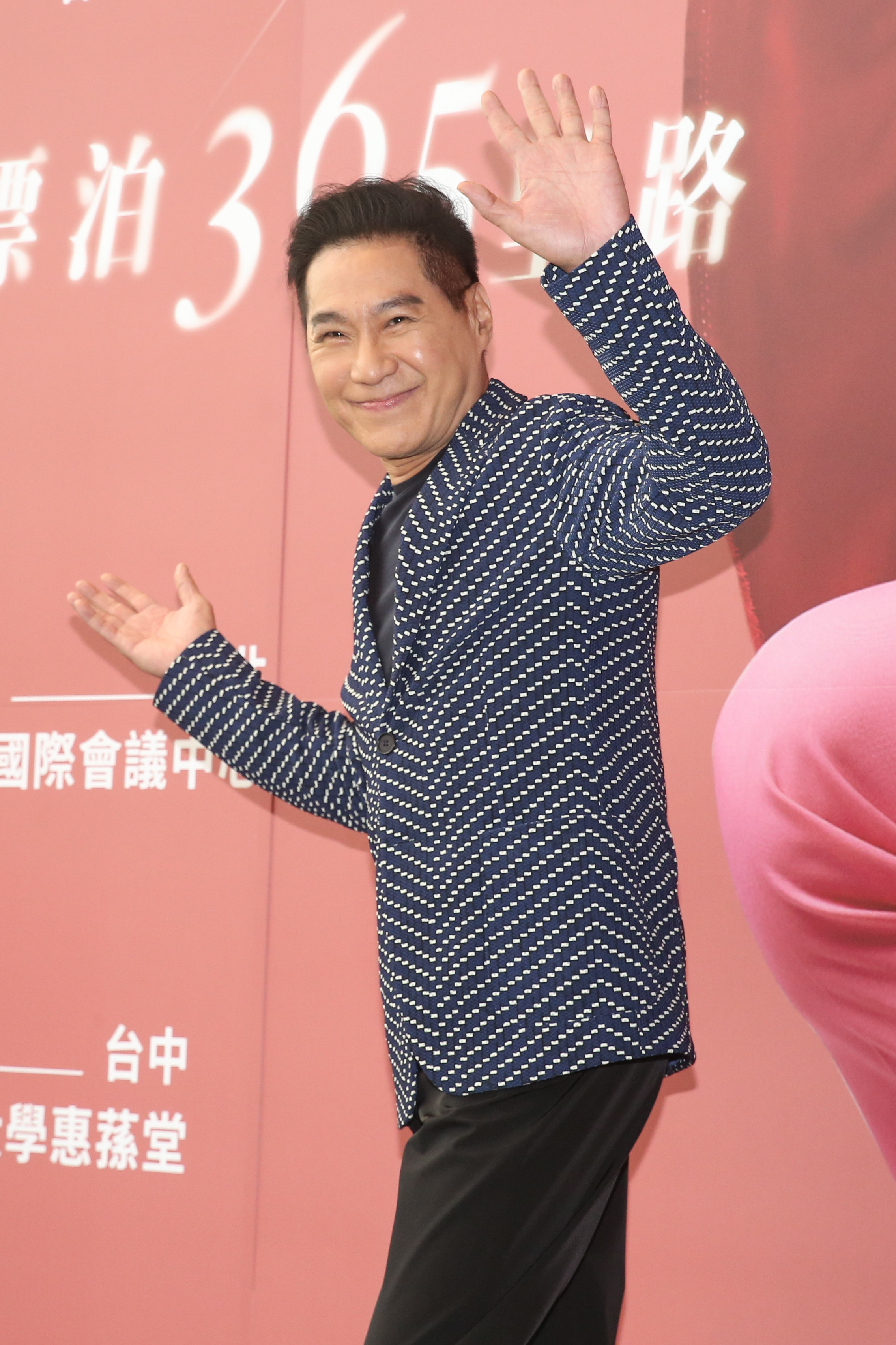  保養得宜的文章，平時靠著跑步、游泳維持體態。
