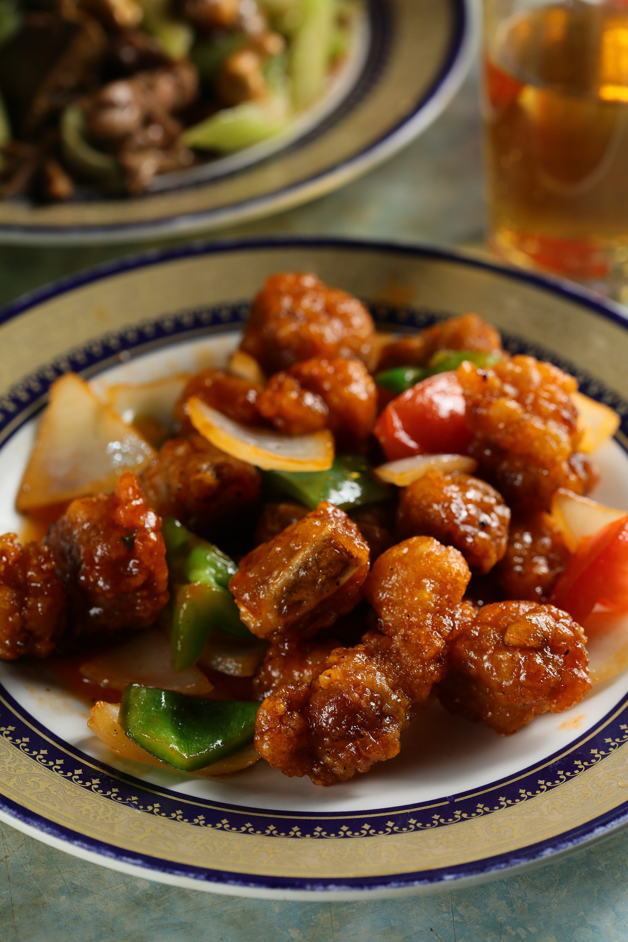 酸酸甜甜的「生炒排骨」是遊客最常點的港式熱炒。（港幣75元／份）