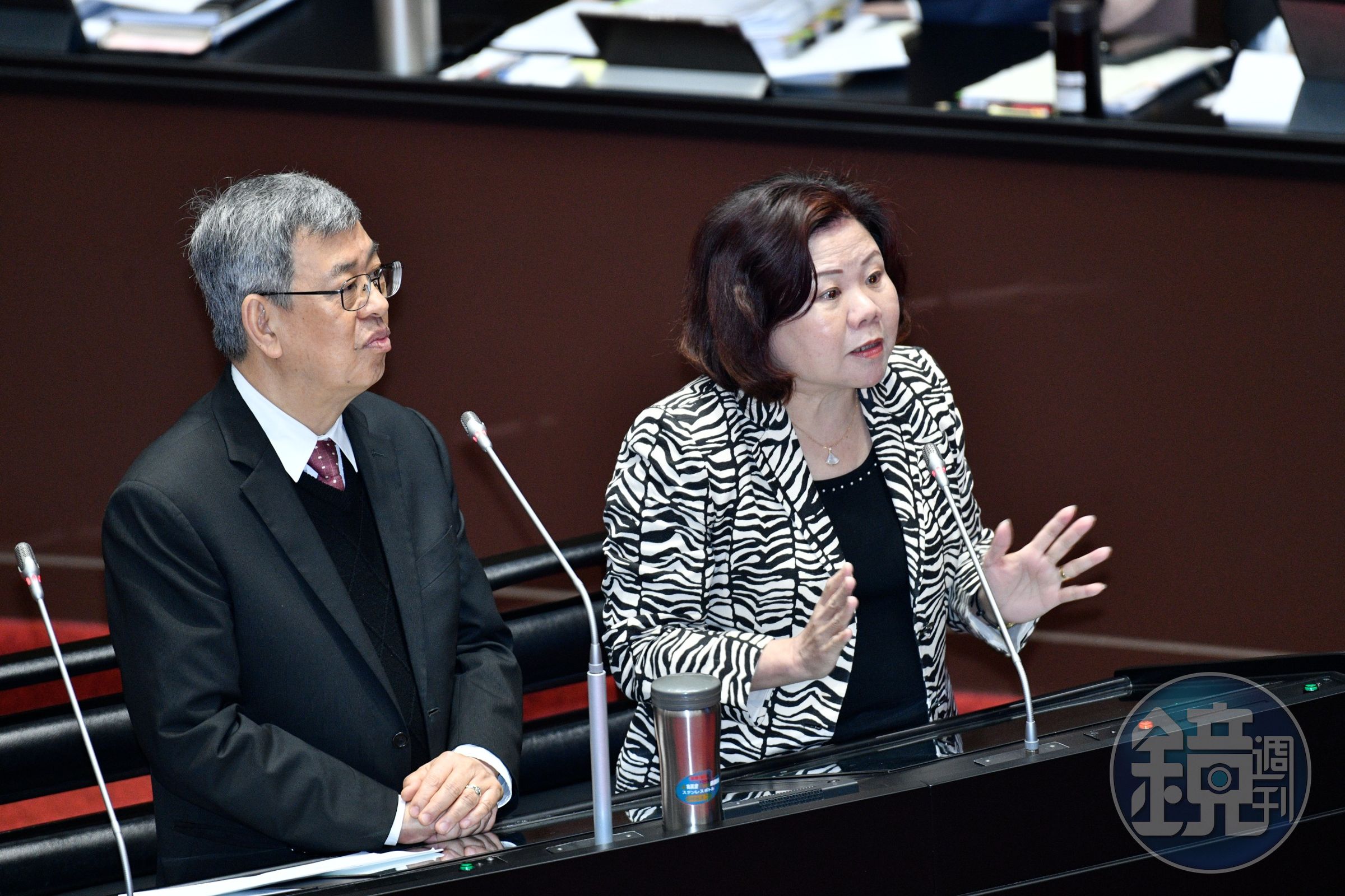 前勞動部長許銘春（右）表態投入民進黨高雄市長初選，形成自家人5搶1的局面。（本刊資料照）