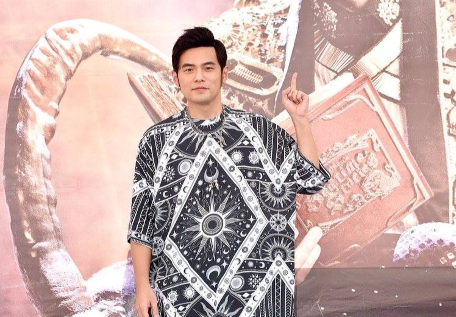 混血女模交往中／混血女星特別夯？　天王拍MV結緣譜出浪漫戀曲