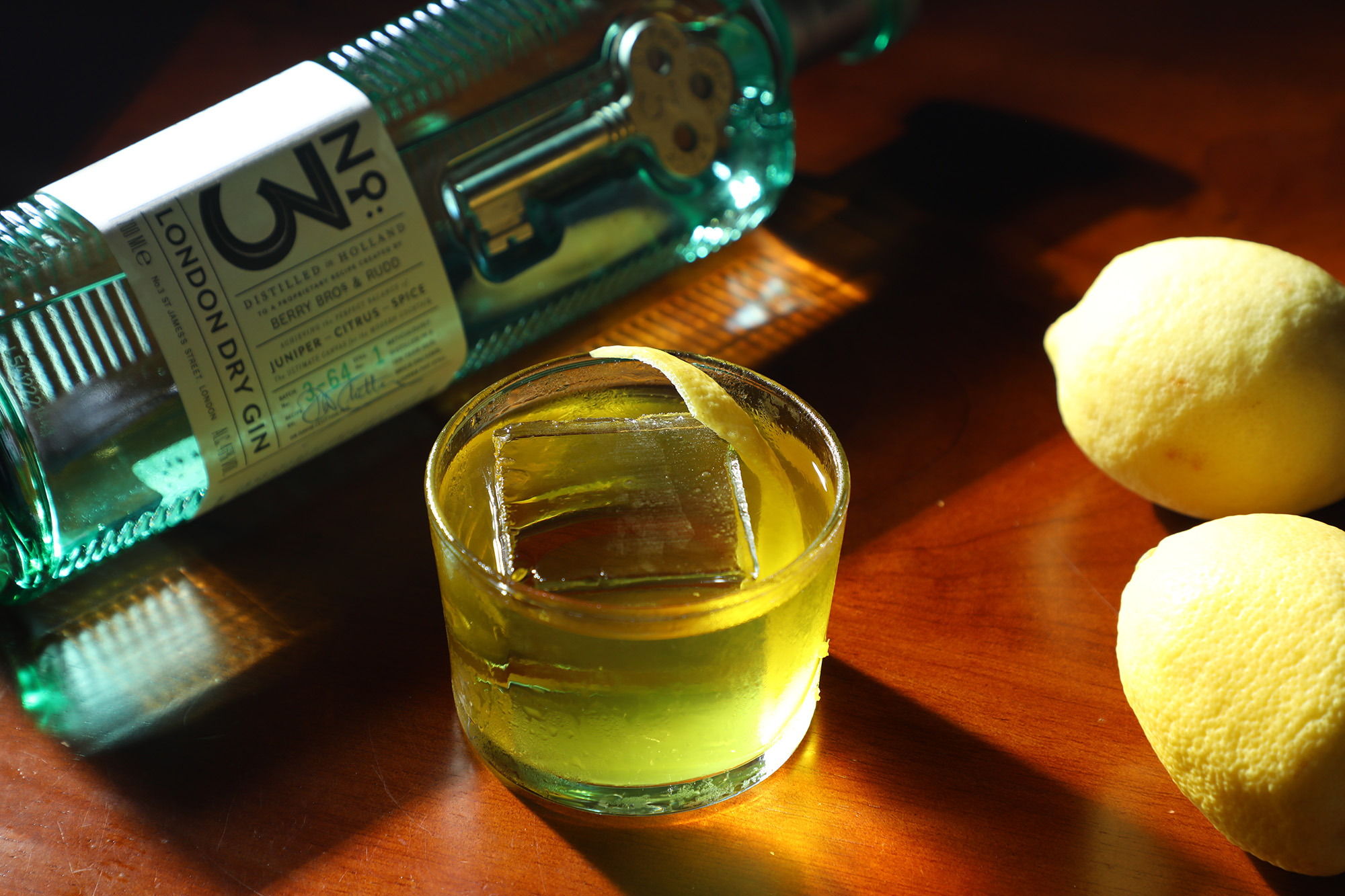 Bar Leone共有3款Negroni，包括經典、咖啡及柚子，其中「Yuzu Negroni」可說是White Negroni的變化版，很好入口且伴有清新柚子香氣。（港幣130元／杯）