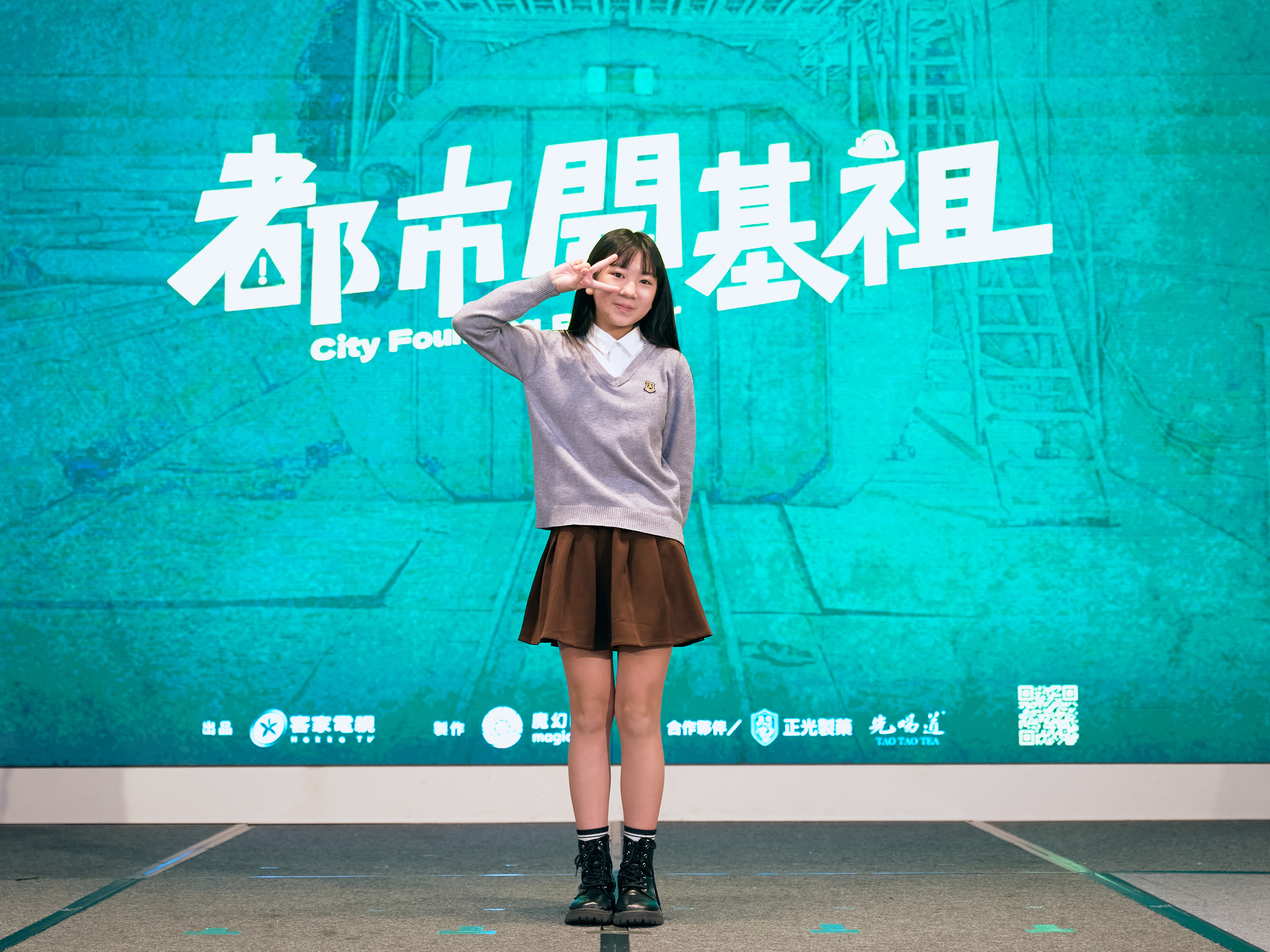 第一次演戲的兒童演員林呈恩表現自然還學會客語。(客家電視台提供)