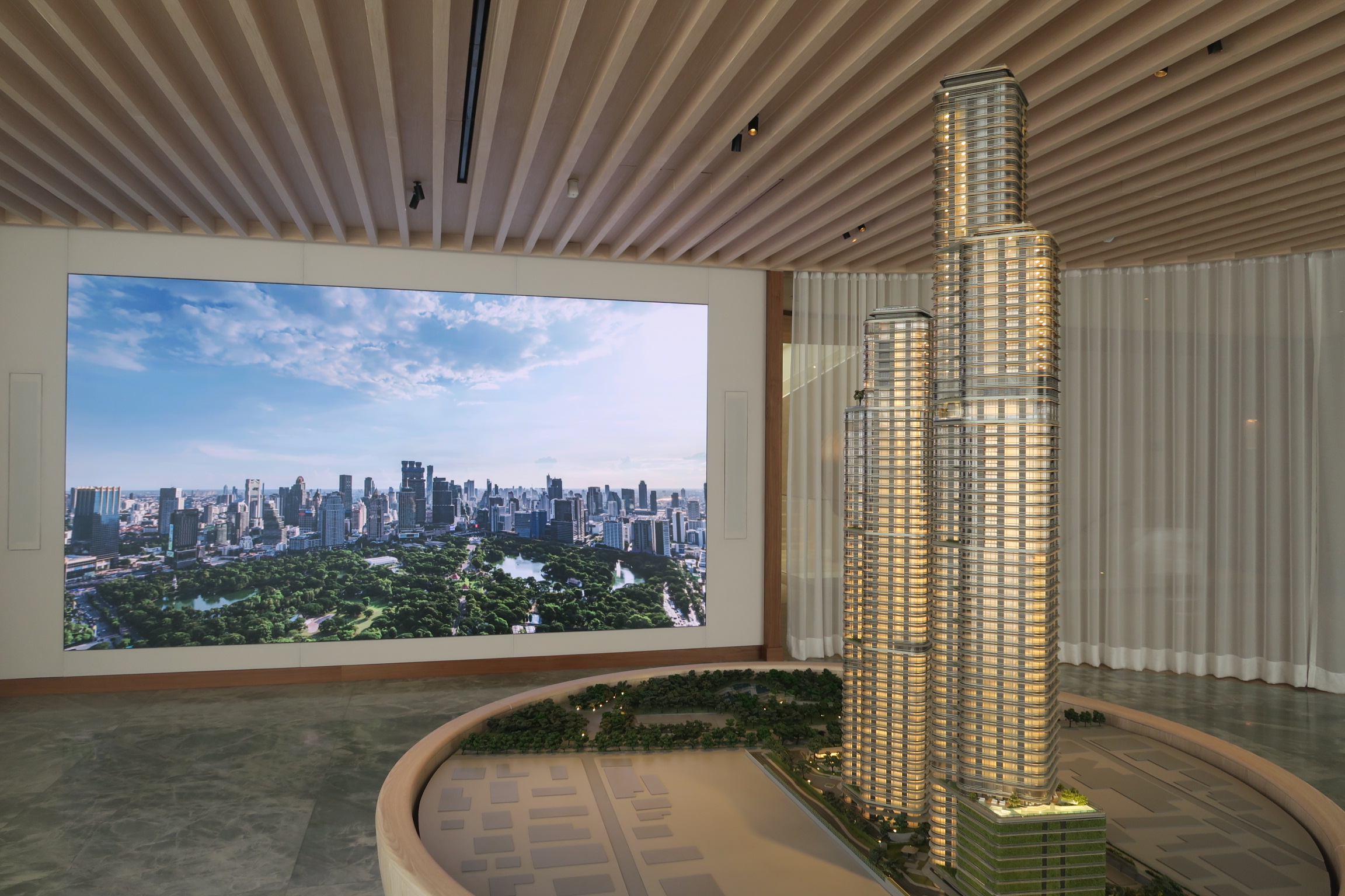 預計於2030年、2031年陸續完工的Upper House Residences雙塔豪宅，即將在海外市場亮相。