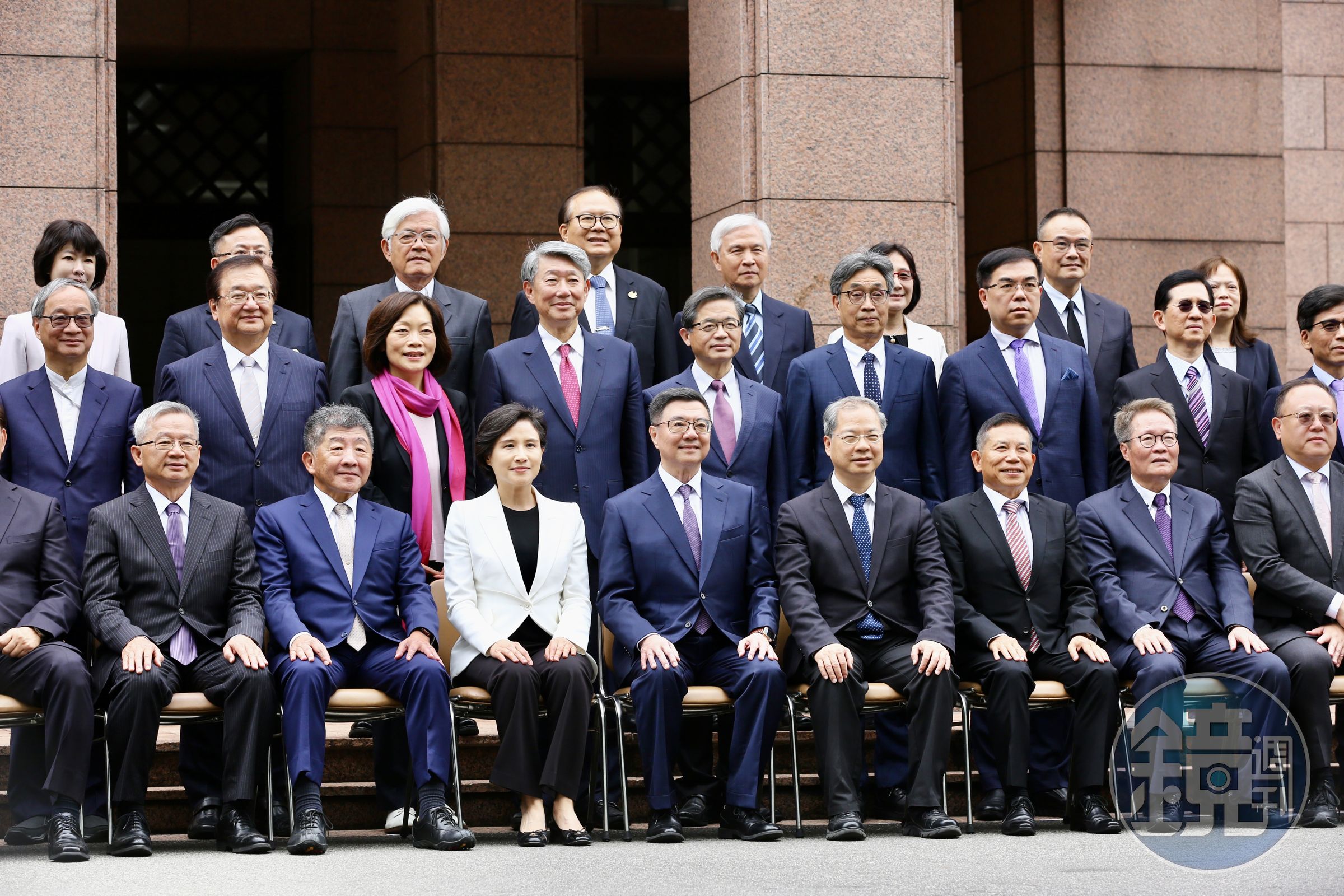 行政院今日舉辦聯合交接典禮。