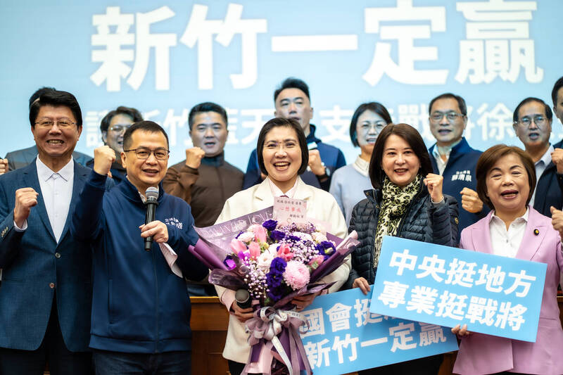 立委徐欣瑩今（9日）在立法院舉行宣誓參選記者會，強調自己「能夠贏、能為國民黨守下新竹縣」。（翻攝自徐欣瑩臉書）