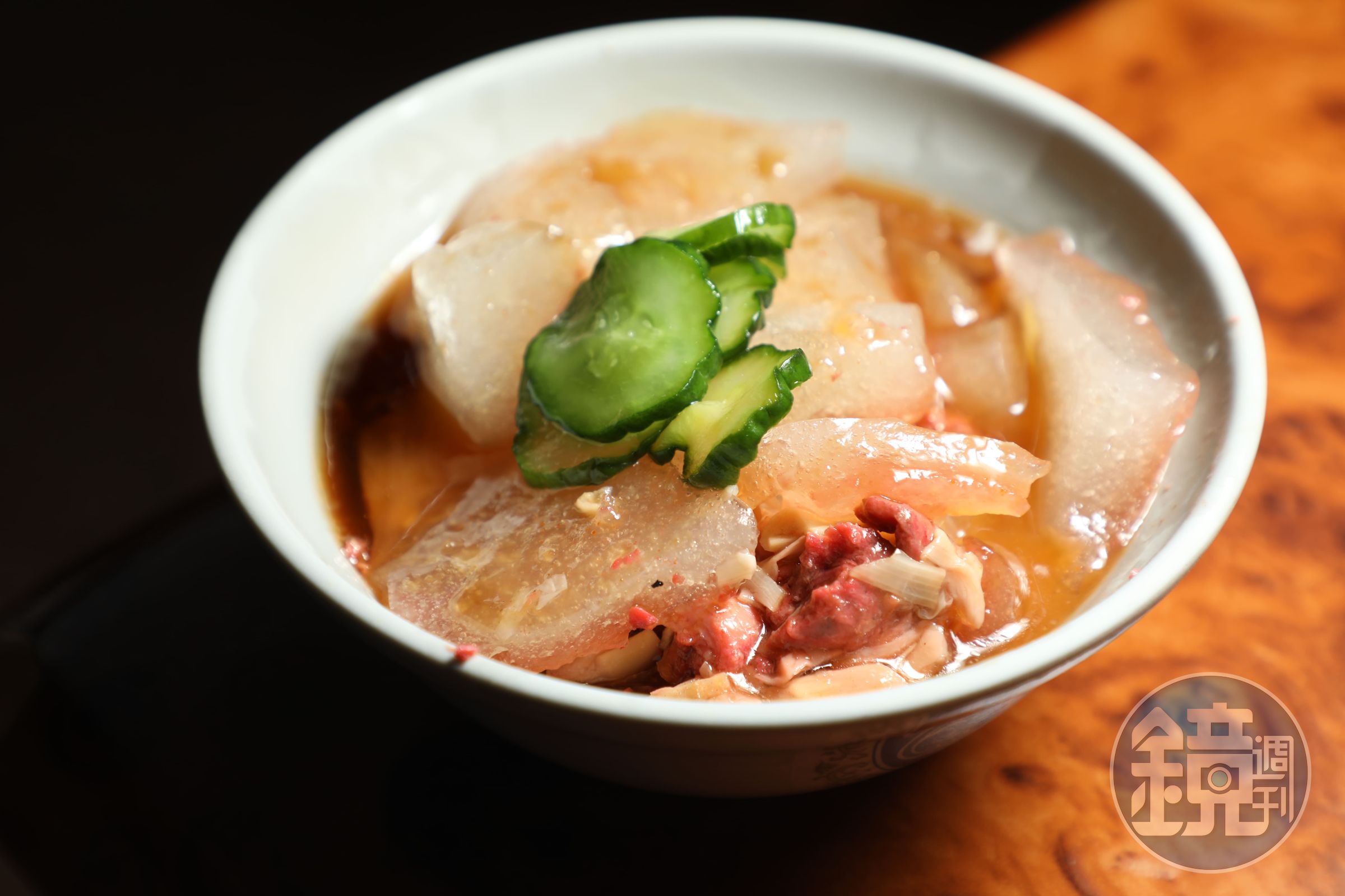 包紅糟肉的「肉圓」個頭玲瓏，吃巧不吃飽。（45元／顆）