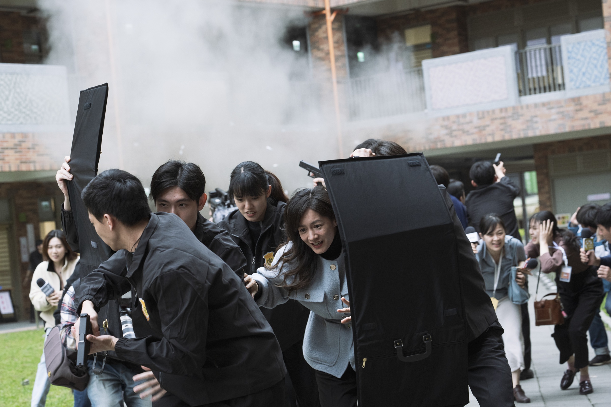 《零日攻擊》Janet（中）飾演的總統遭遇恐攻。（牽猴子提供）