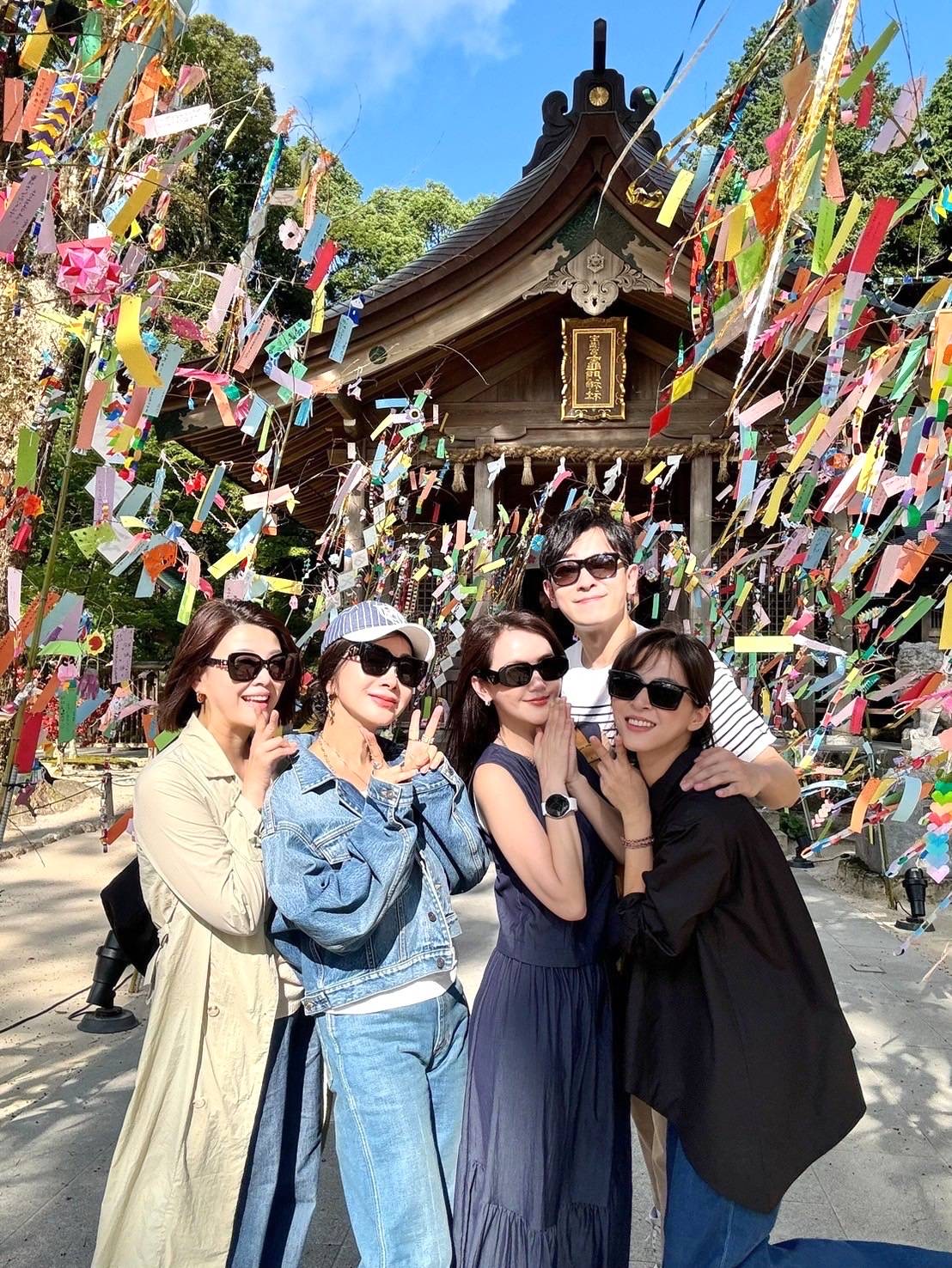 (左起)方馨、陳美鳳、簡沛恩、陳謙文、蘇晏霈一同前往福岡旅行。(簡沛恩提供)