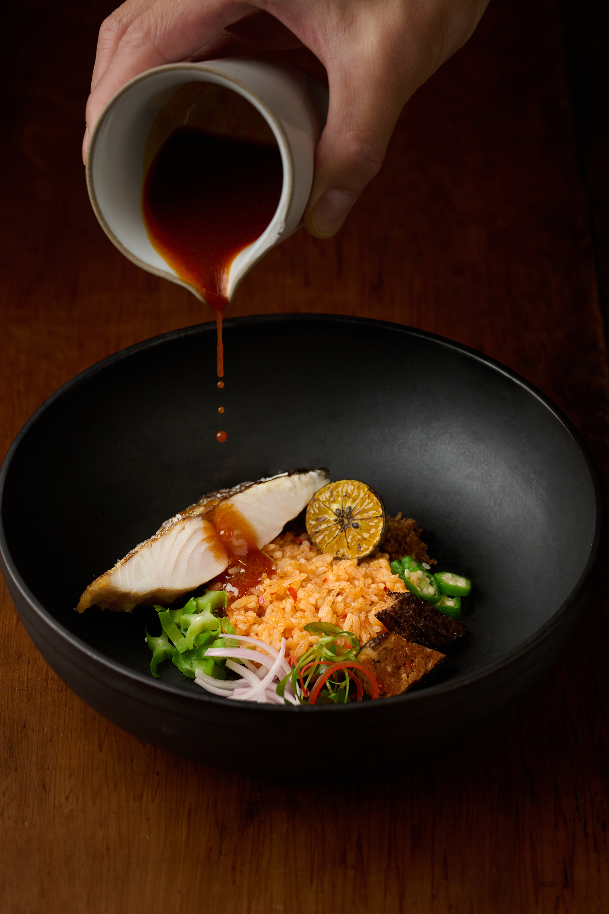 「鰆魚｜羊肚菌｜㻬彌咖哩」將特製羊肚菌魚丸、鹹魚脆片結合㻬彌咖哩風味。（COAST提供）