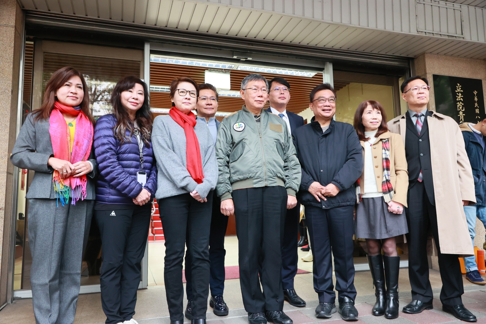 民眾黨宣稱與藍綠都能合作，但從立院龍頭選舉可看出其決策多變而缺乏穩定性。（民眾黨提供）