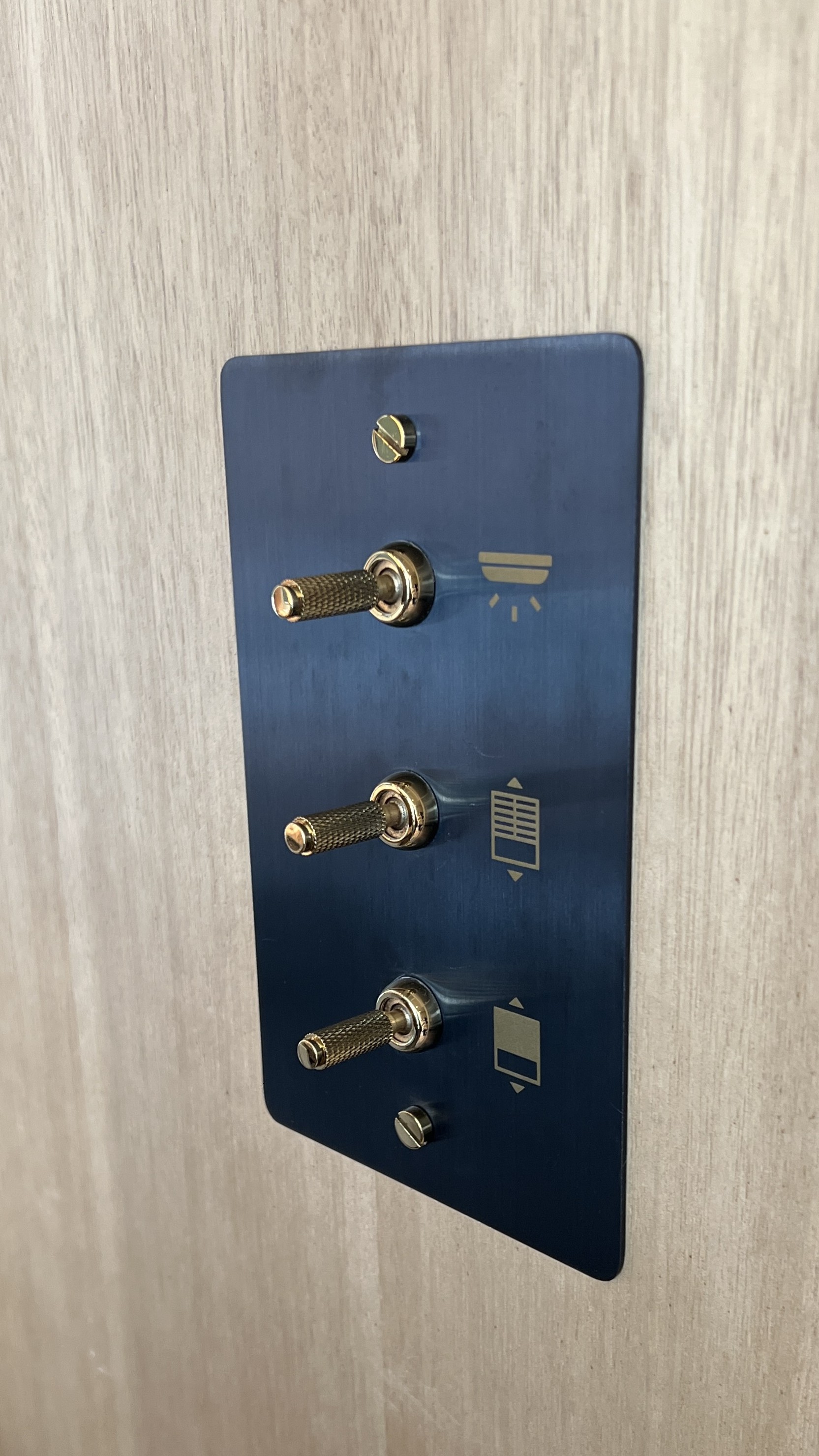 客房內的開關都是這種古典按鈕。