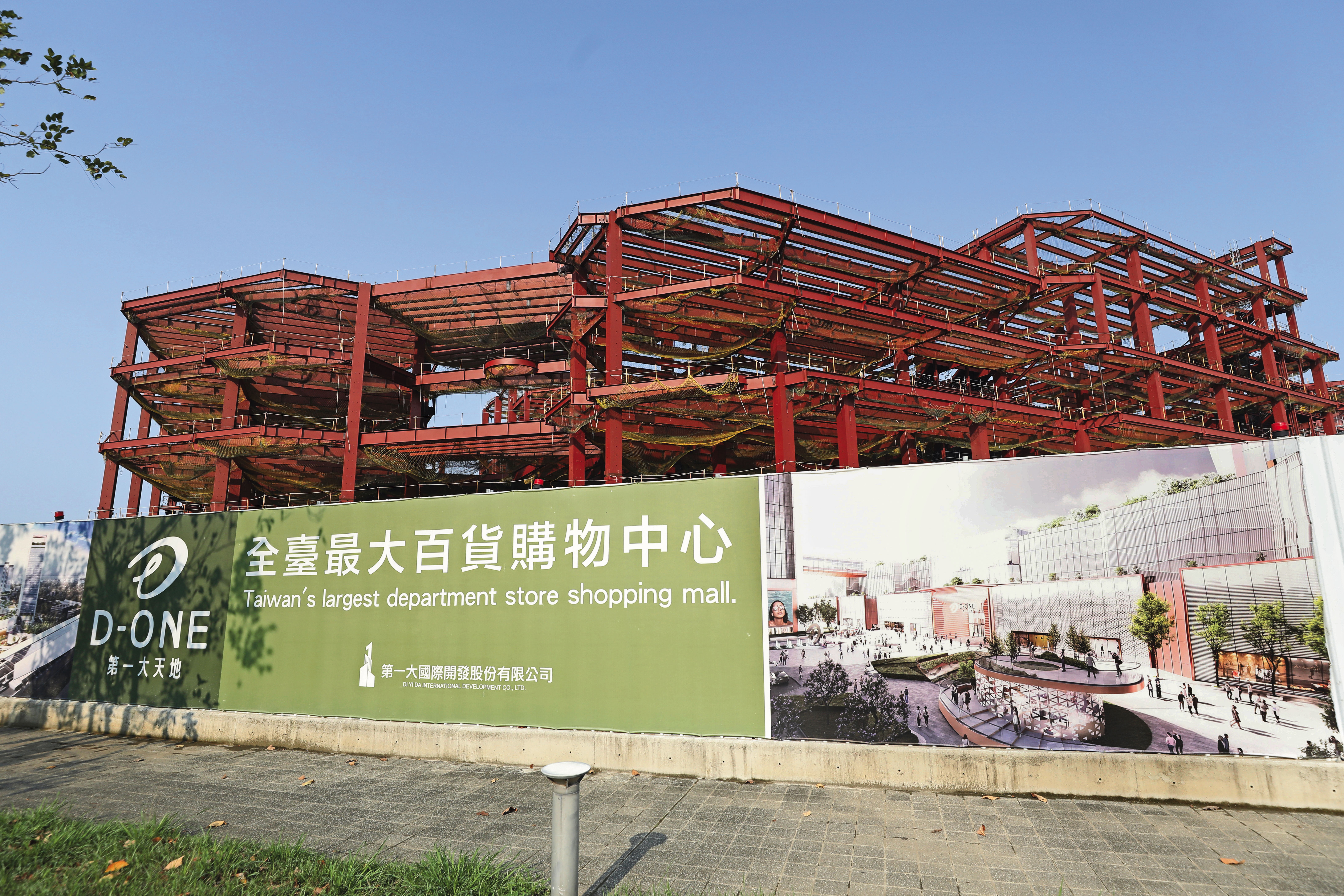 台中人口數不到300萬人,繼漢神洲際購物廣場後,包括烏日高鐵站旁的D-ONE以及富旺F-PLAZA也將於今年底開幕。