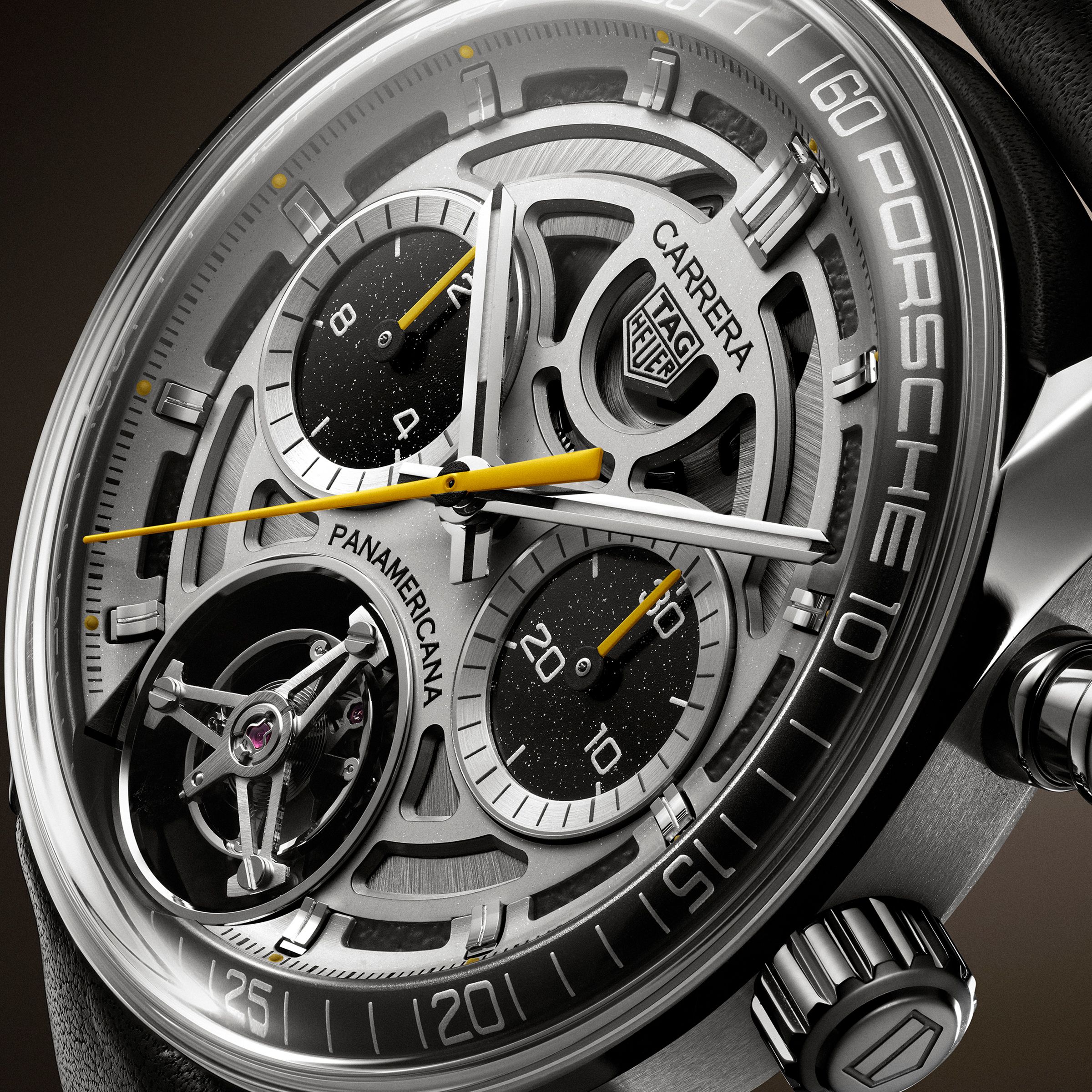 Carrera PORSCHE陀飛輪計時碼錶泛美公路賽限量版的面盤以保時捷550 Spyder的輪框造型做為靈感,並且加入相對應的配色。