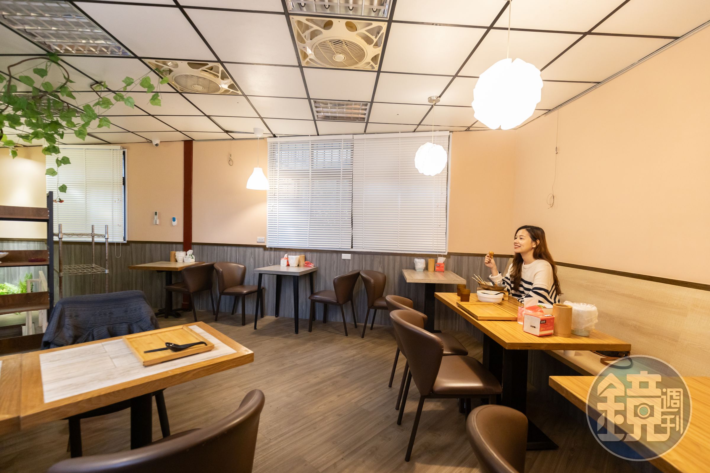 二樓附設用餐區,串串提供外帶也能現場享用。