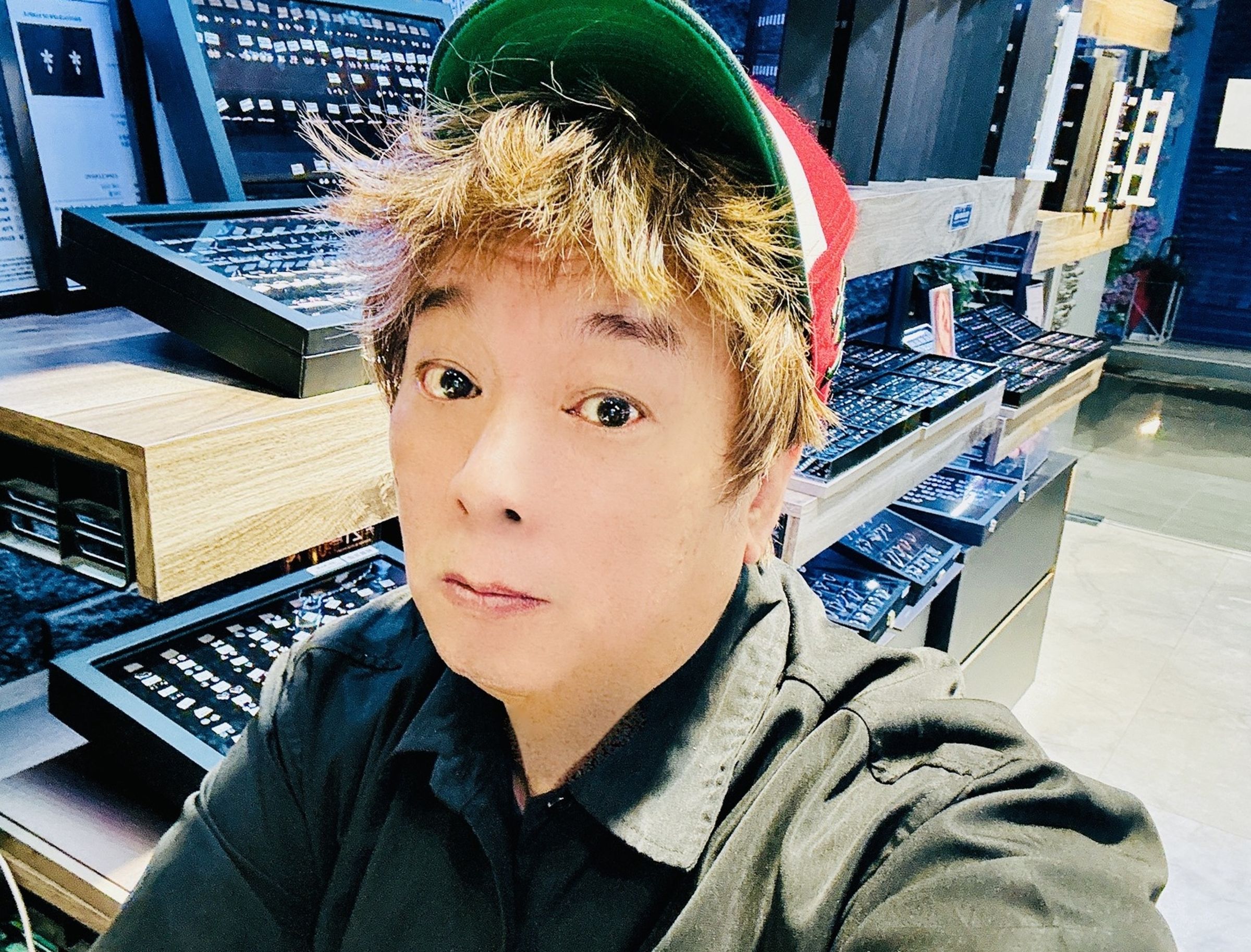 66歲資深藝人曹西平29日驚傳在家猝逝,消息曝光震驚演藝圈。(翻攝自曹西平臉書)