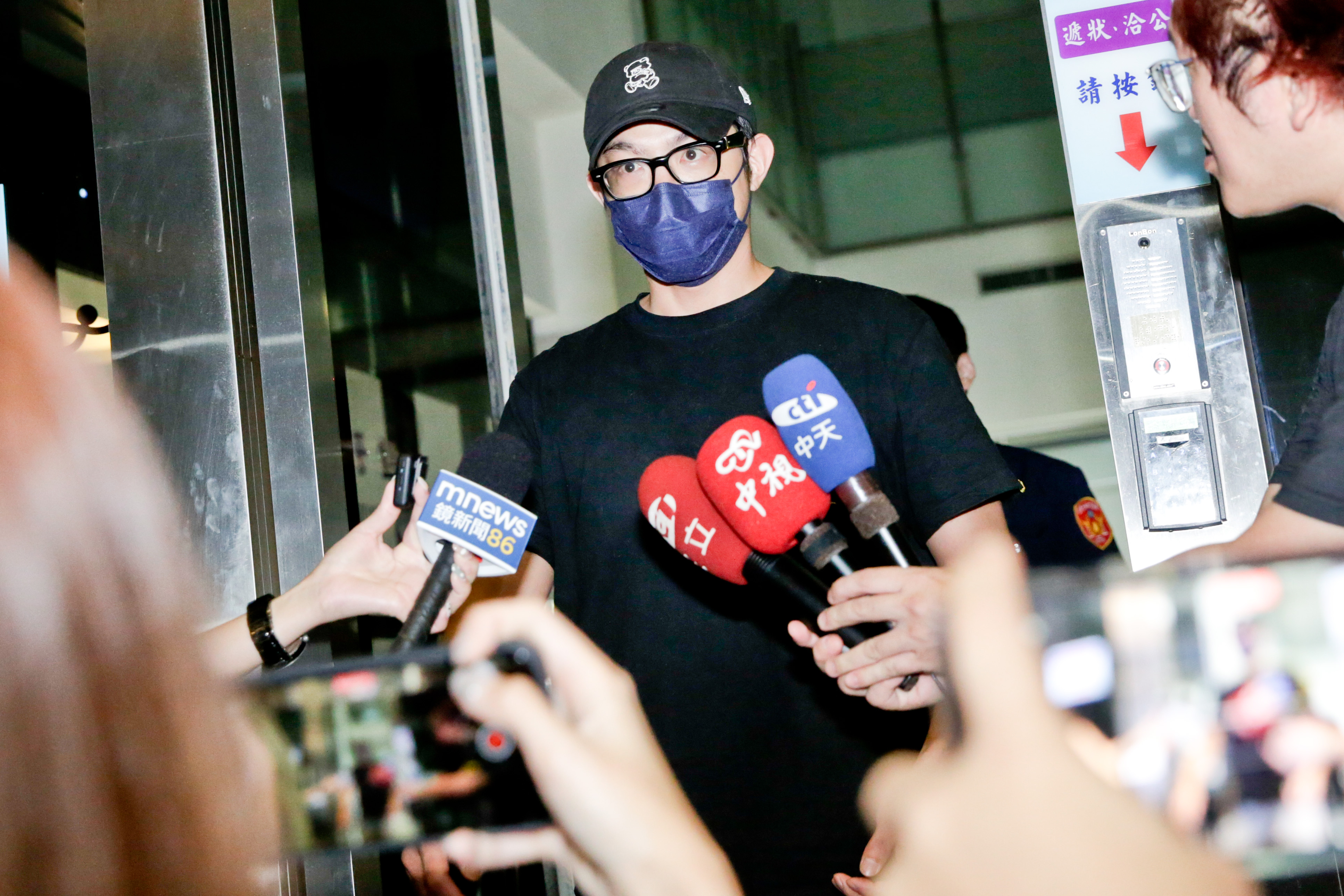 藝人王柏傑6月間酒駕，遭士林地院判刑2月。