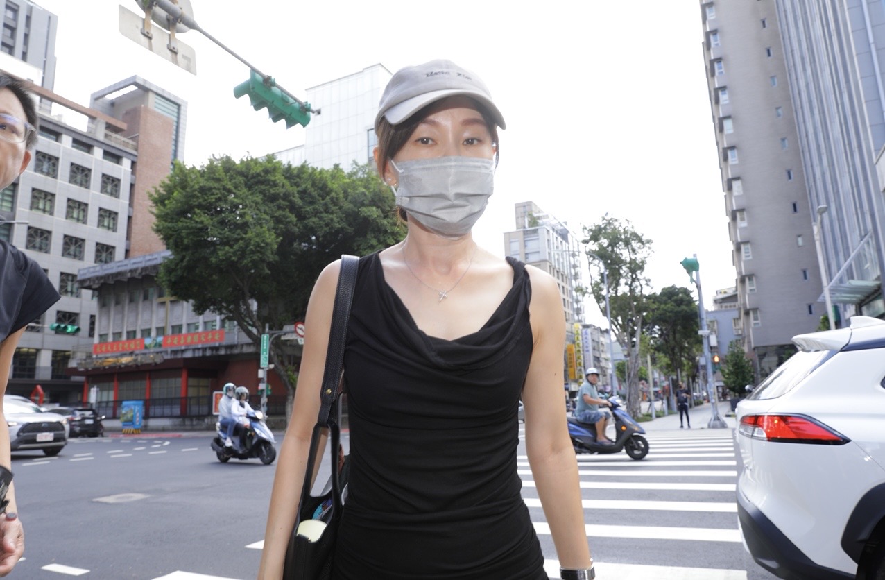 彭佳慧送別好友最後一程。