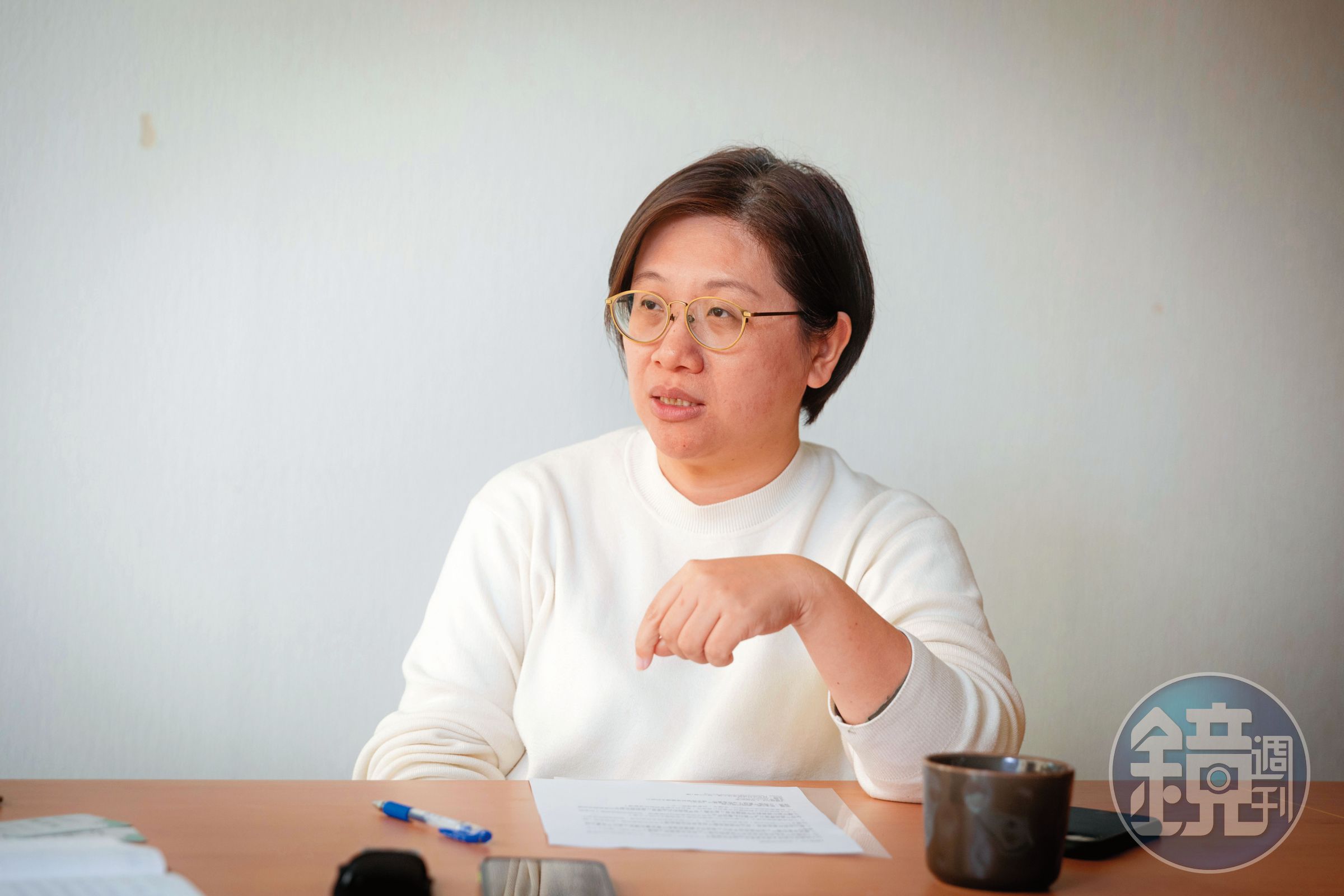 陪伴王瀞韓與多名東方團員出席記者會的立委陳培瑜（圖）指出，從許多倖存者的證言推算實際遇害年齡，該案已涉兒少性剝削。