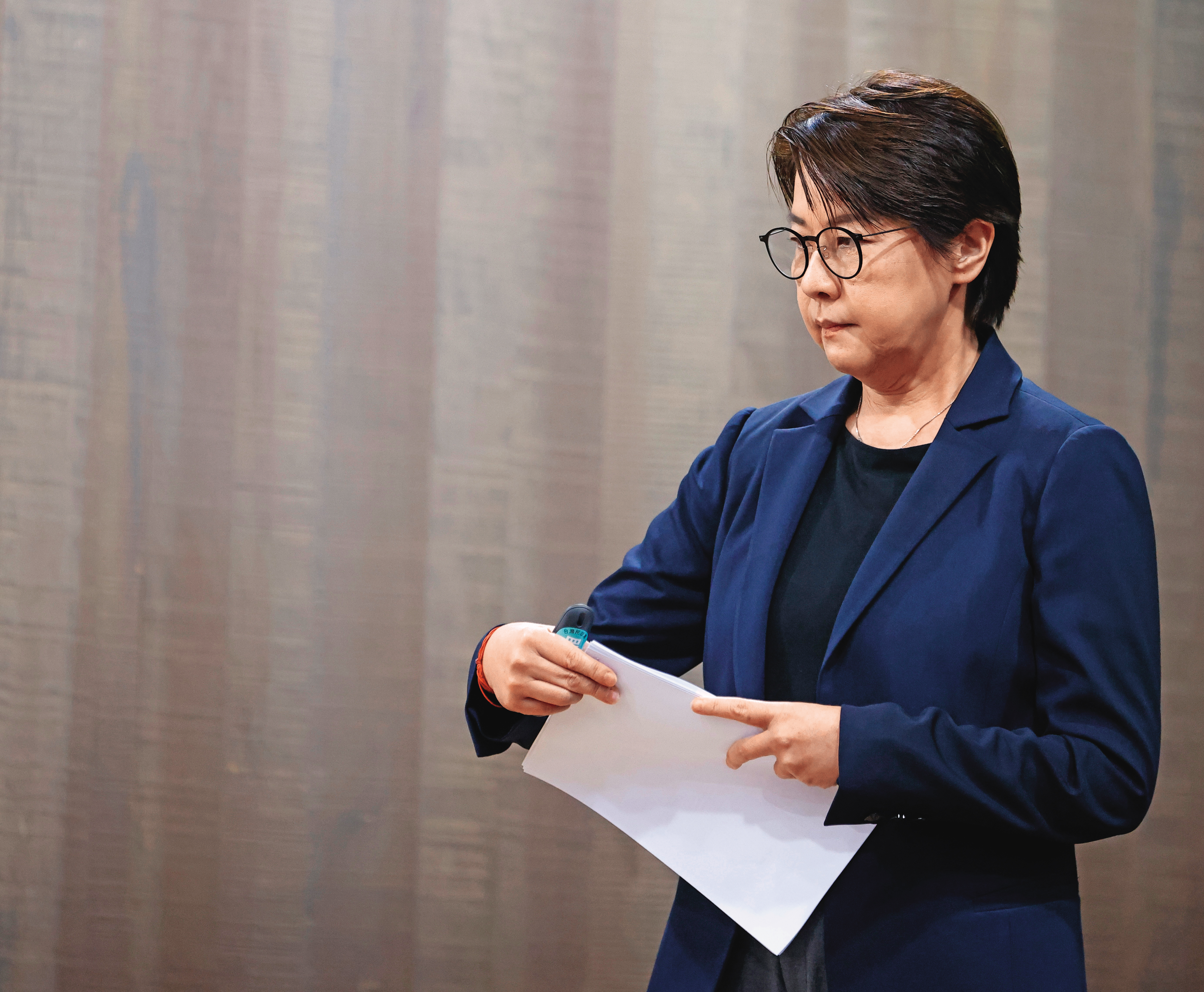 民眾黨立委黃珊珊(圖)召開記者會說明柯文哲相關金流,依舊充滿疑點。