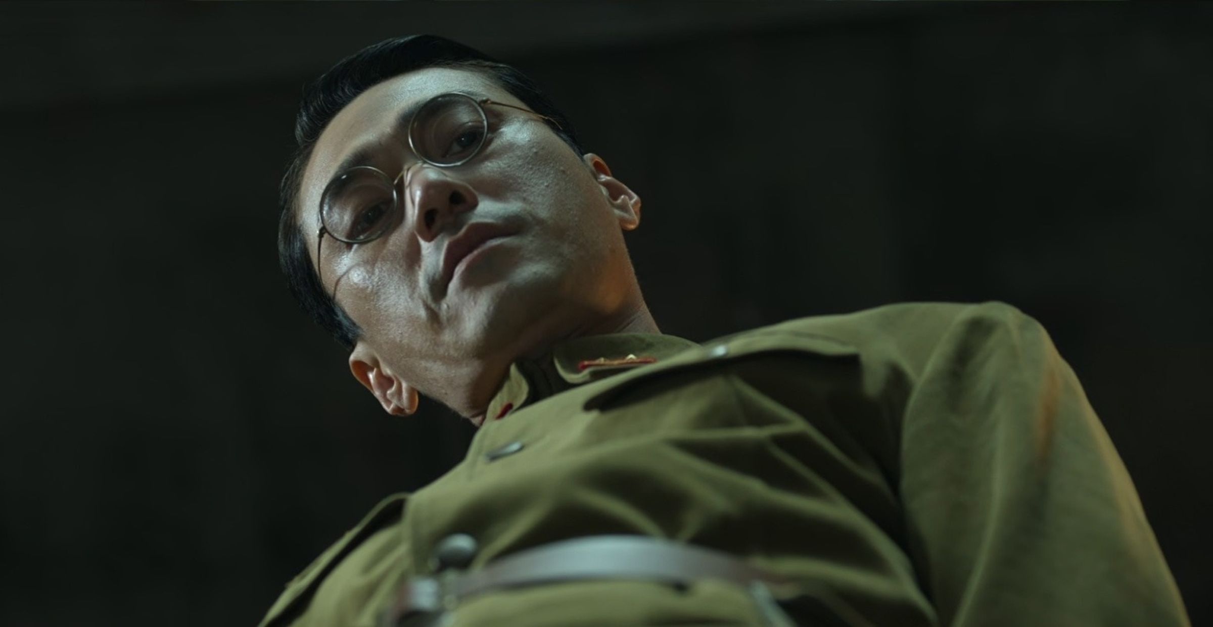 崔英俊在《京城怪物》飾演日軍加藤中佐進行大量殘忍的人體實驗,壞到骨子裡。(翻攝自京鄉體育報)