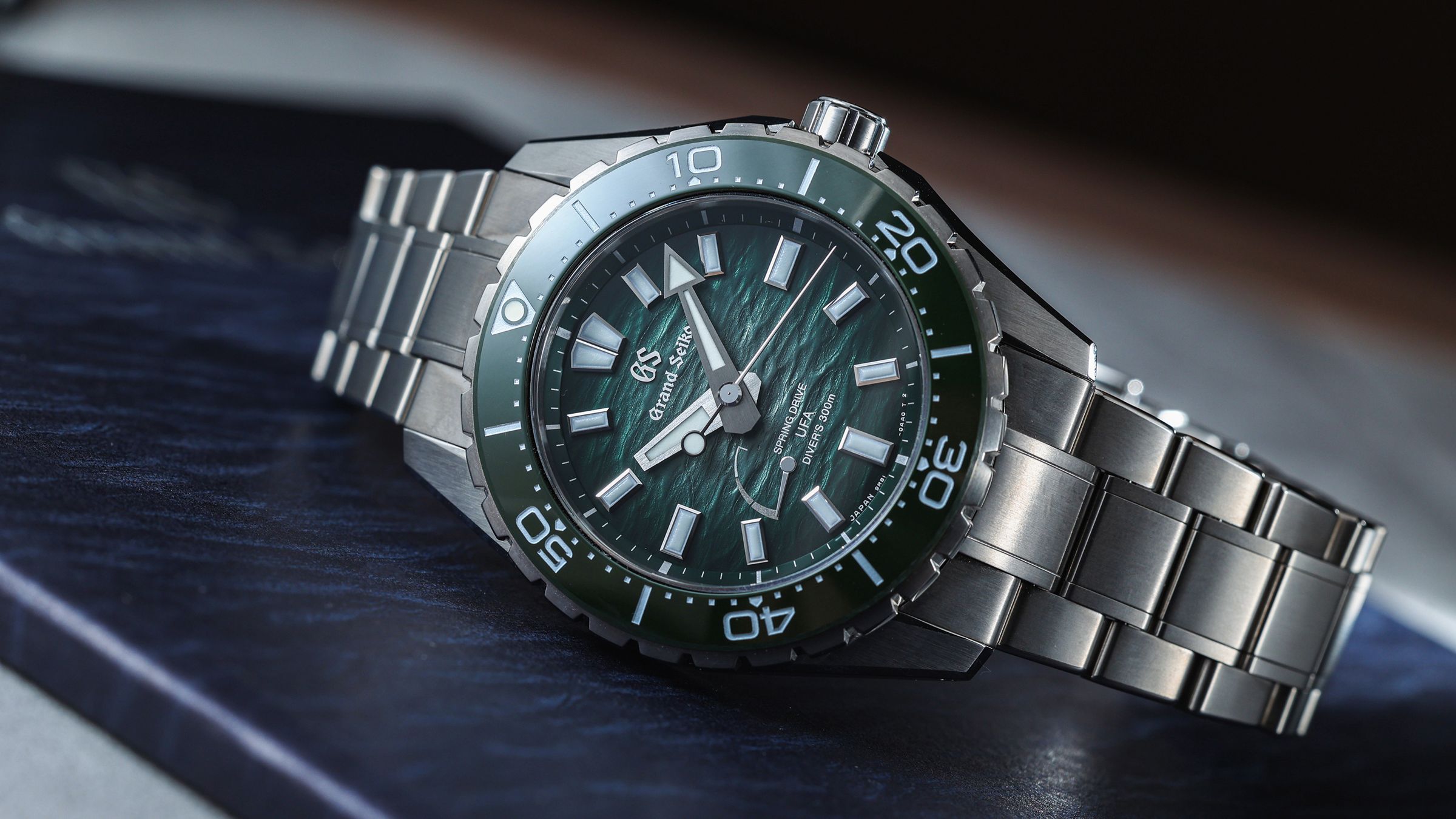 GRAND SEIKO Evolution 9 Spring Drive U.F.A. Diver Ushio 300｜SLGB025／錶徑40.8mm／白鈦材質／時、分、秒、動力儲存指示／9RB1 Spring Drive自動上鍊機芯／動力儲存約72小時／防水300米／定價NT$330,000 
