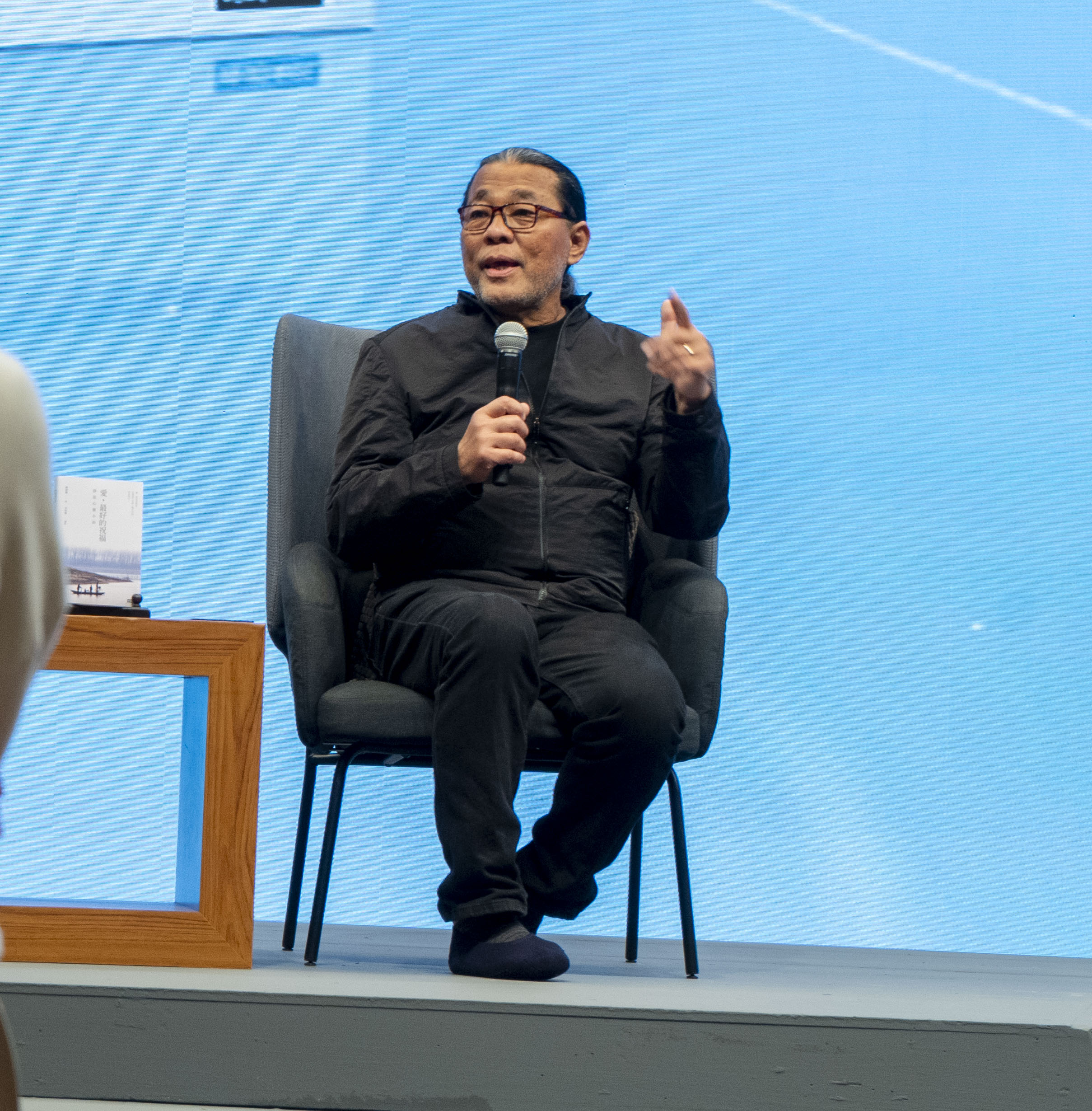 現任金馬主席李屏賓在國際影壇也有崇高地位,深獲法籍越裔導演陳英雄推崇。(大愛電視提供)
