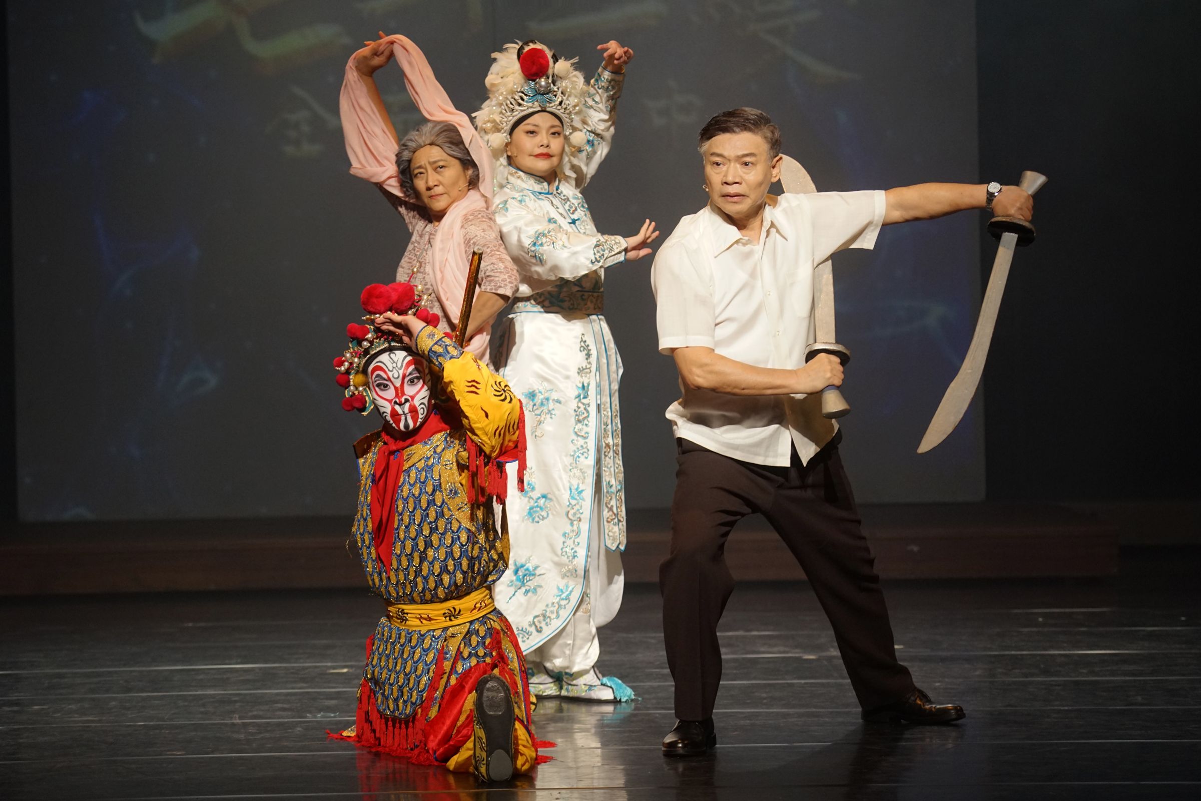  舞台劇《七十三變》由朱陸豪（右起）、林嘉俐、楊麗音、秦朗演出。（故事工廠提供）