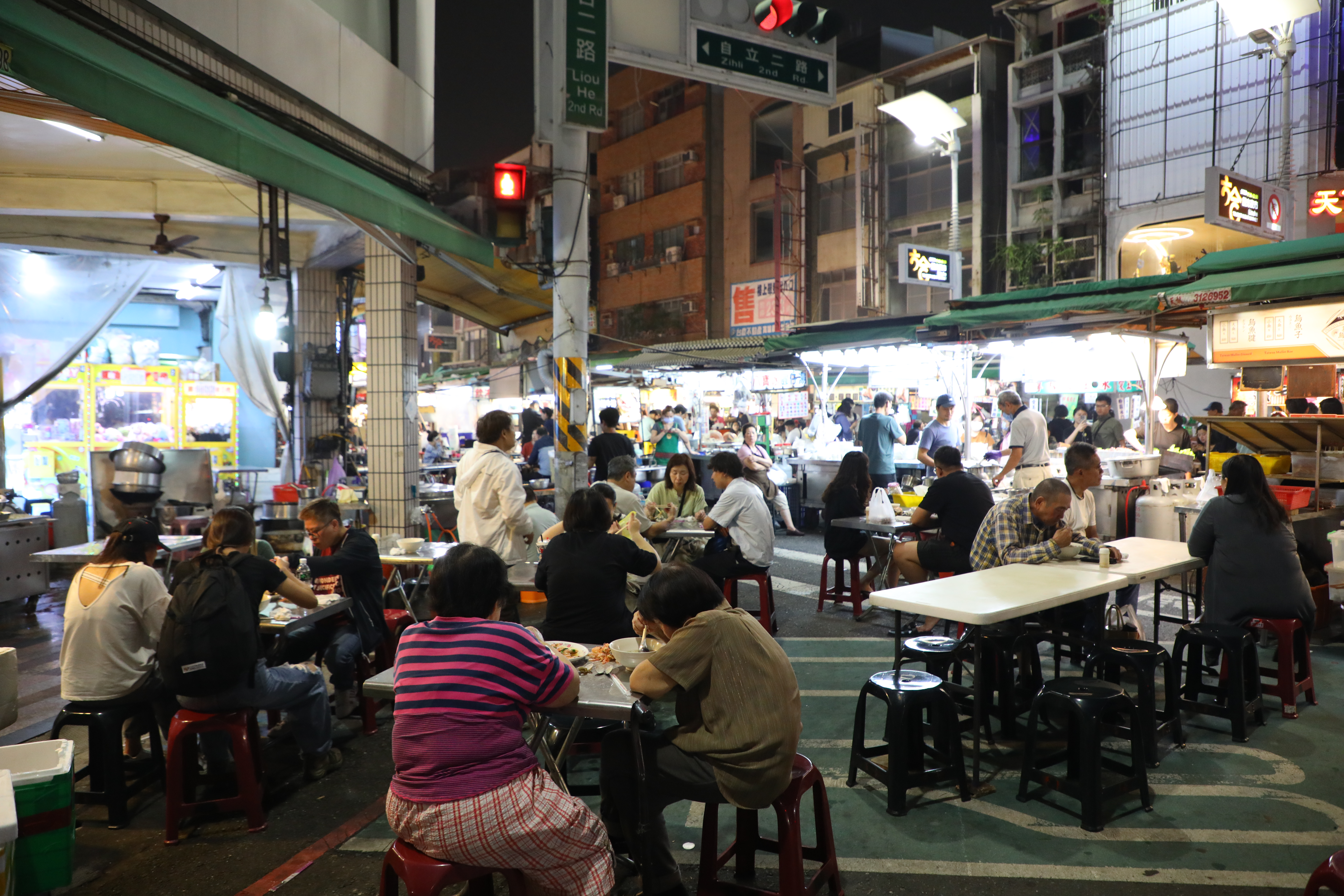 俗又大碗的莊記海產粥，以尚青的食材吸引眾多食客。