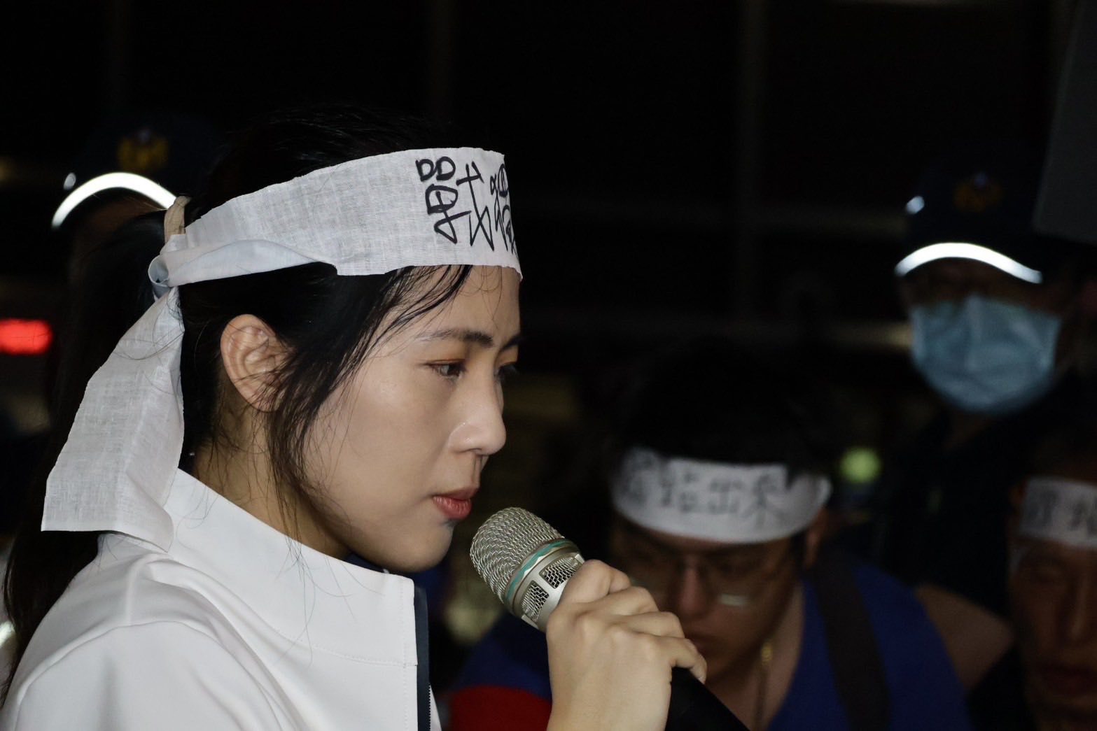 徐巧芯表示，她已成為民進黨的頭號公敵，因此呼籲支持者一定要出門投下不投意票。（翻攝自臉書@徐巧芯）