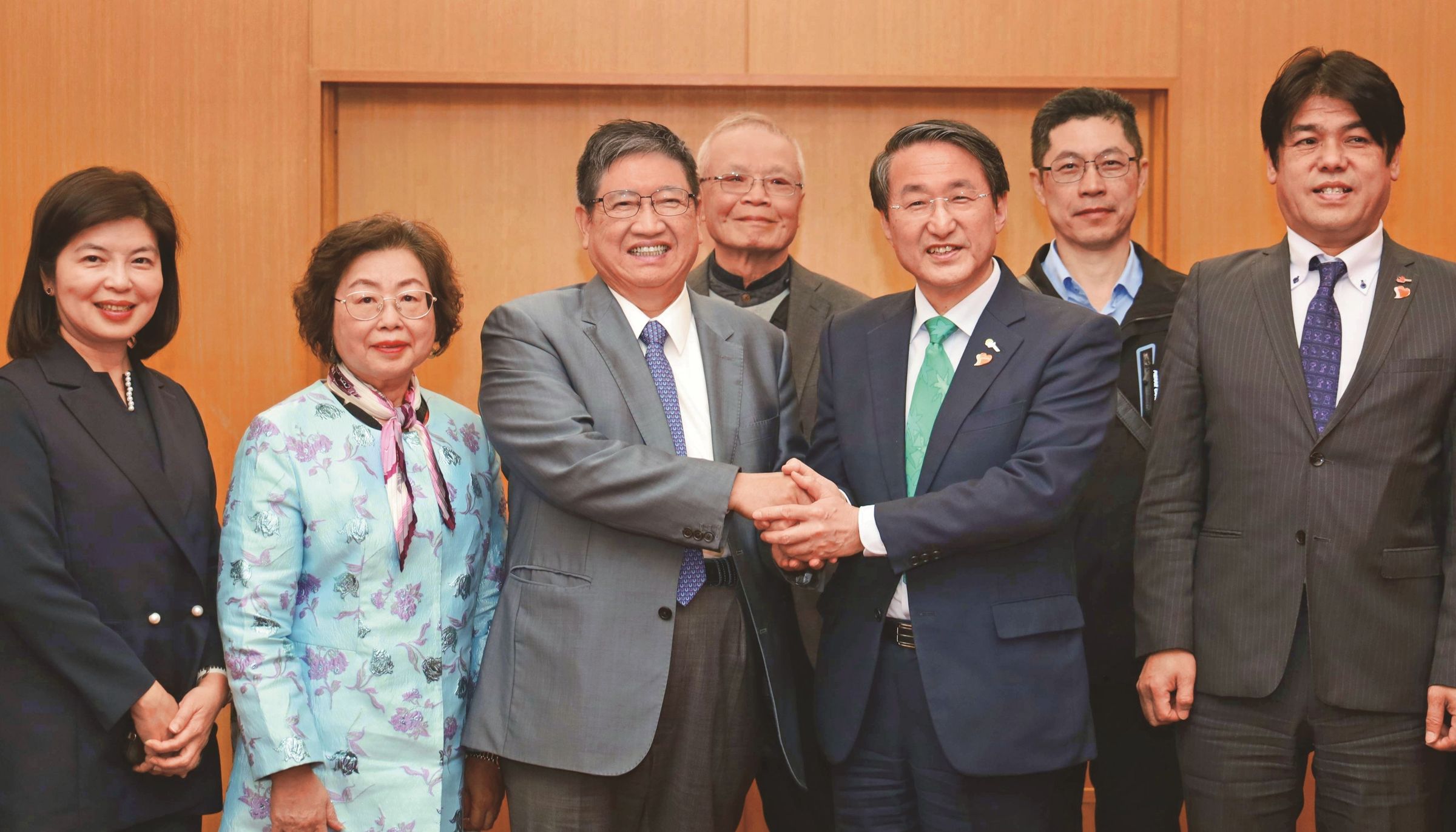 縣府團隊與鳥取縣知事(前排右二)會面交流。(新竹縣政府提供)