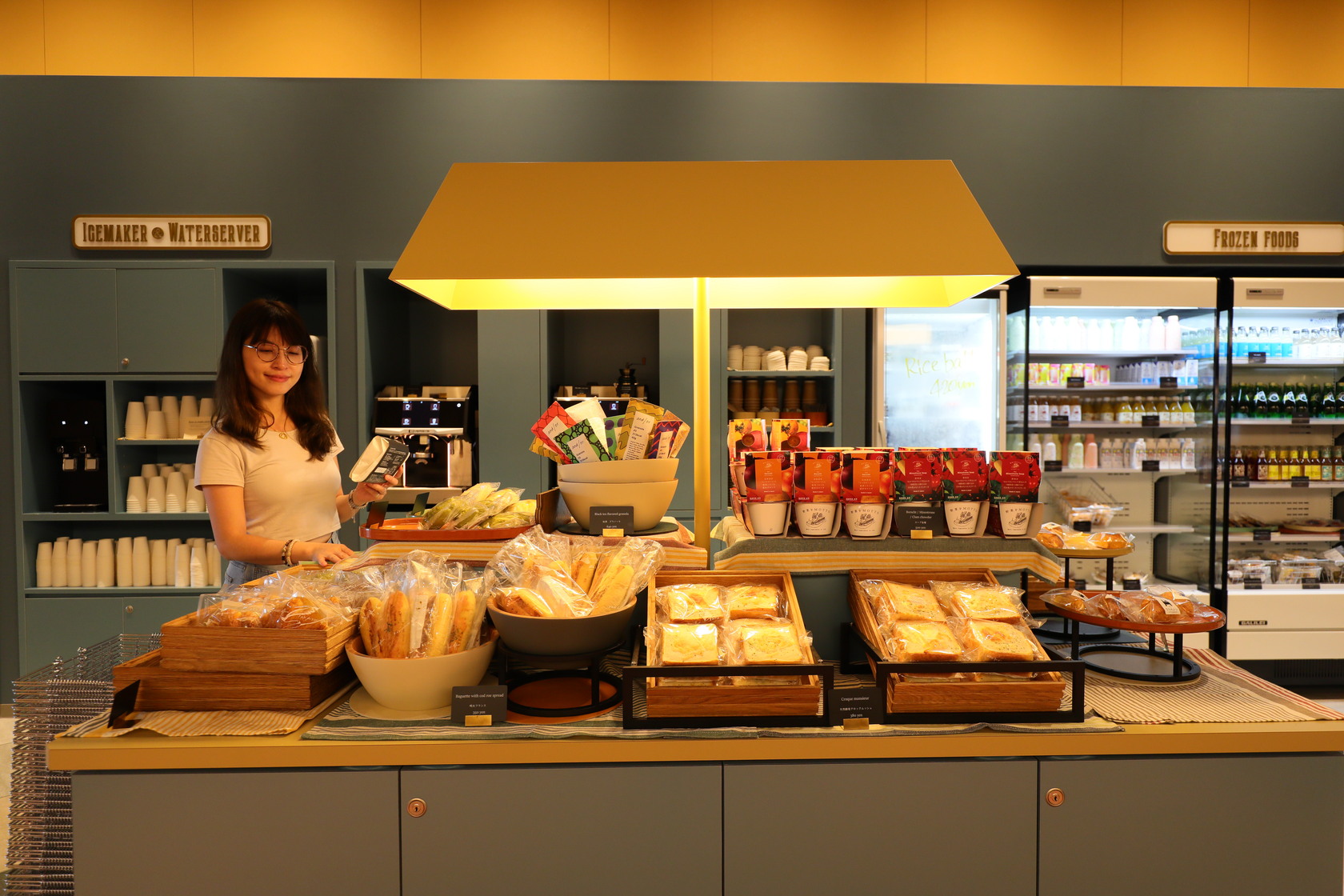 24小時開放的「Food & Drink Station」提供麵包、小食或飲品。
