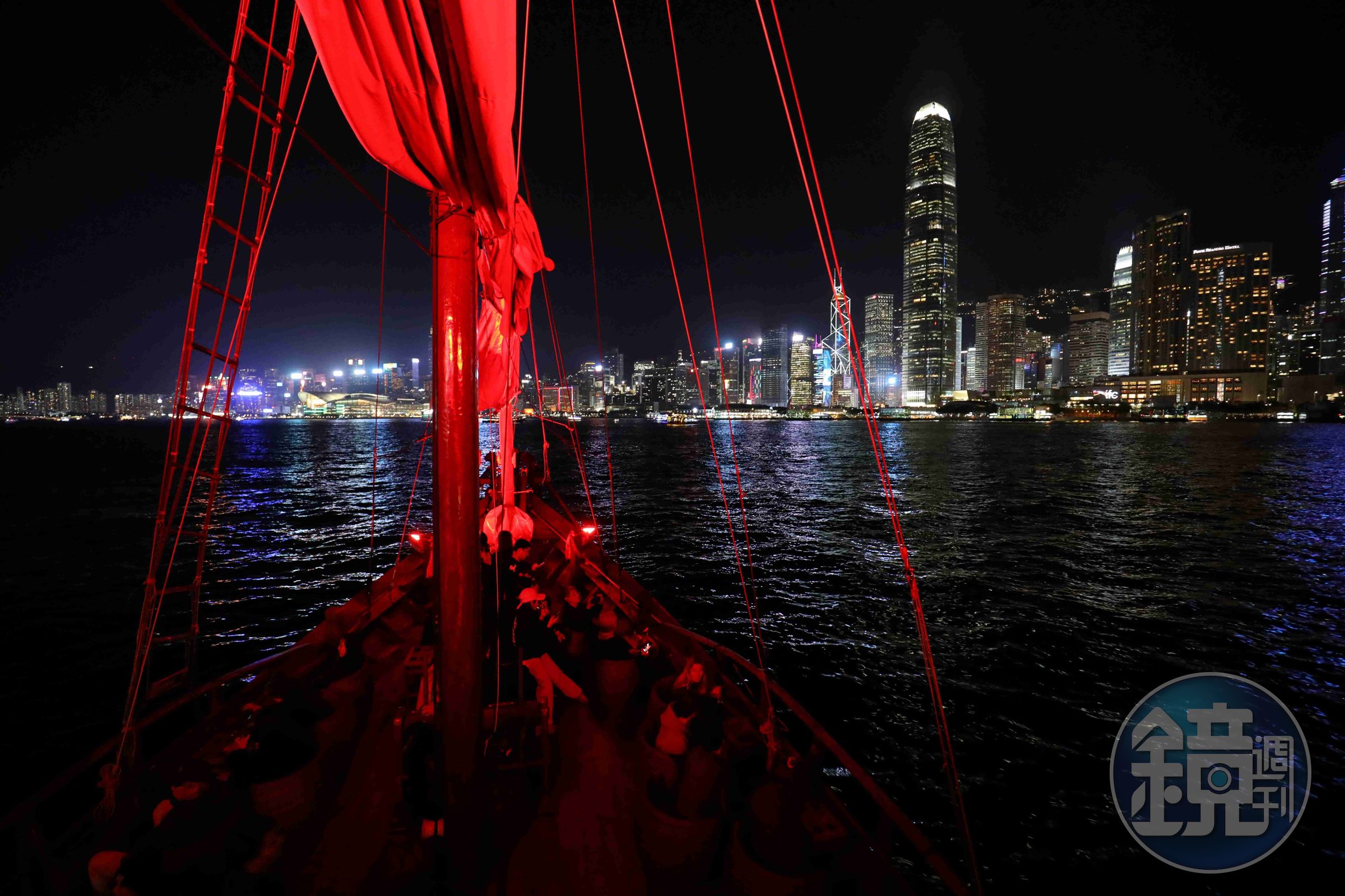 搭上張保仔,便可近距離欣賞九龍與中環兩側的不同美景。