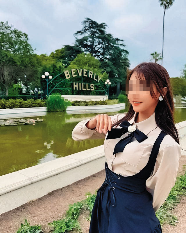 嫩模C女在IG有逾3萬粉絲，她除代言波霸奶茶杯，也代言醫美。（翻攝 IG）