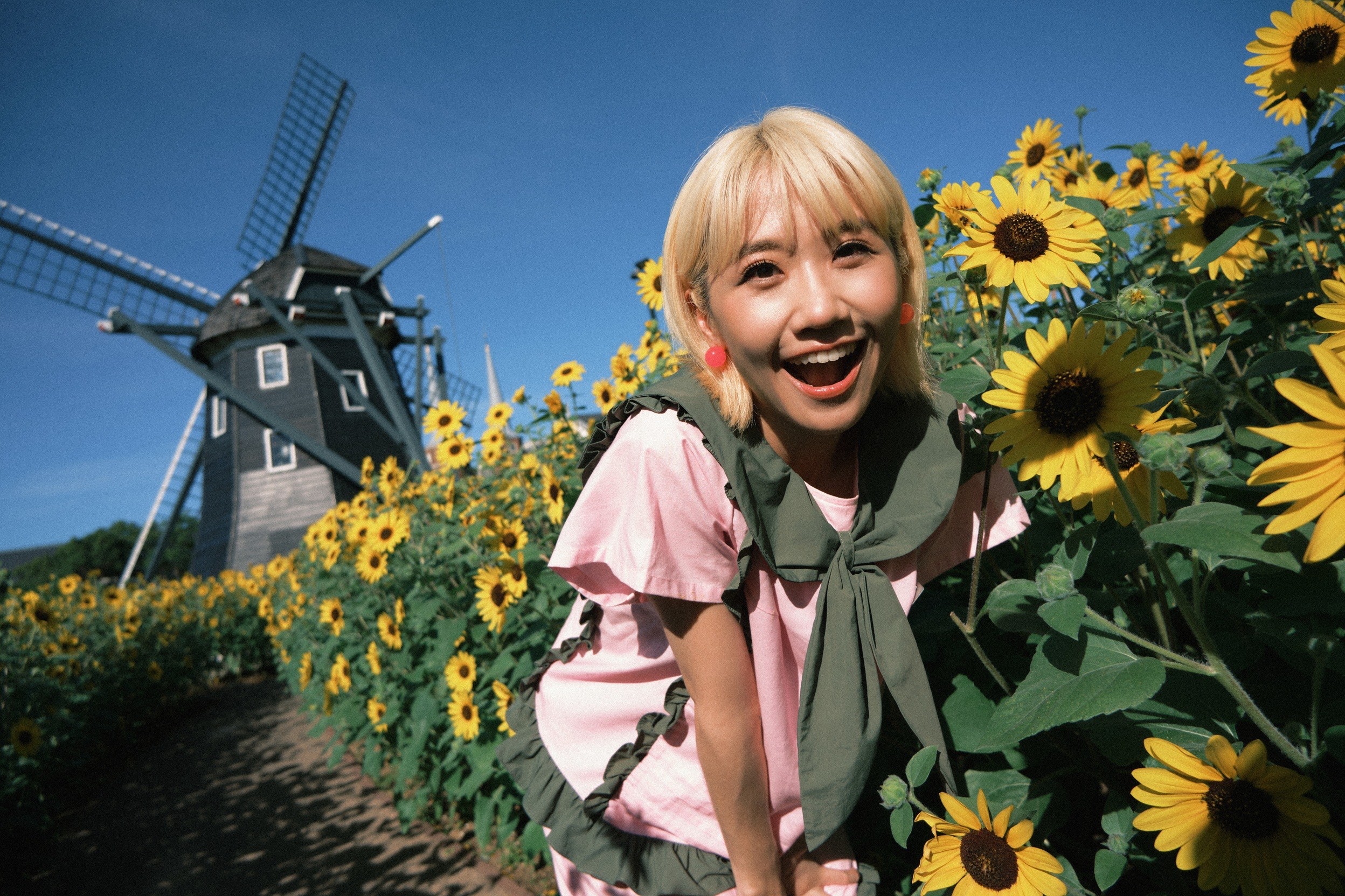 Lulu黃路梓茵為了新歌〈泡泡〉MV，赴日本長崎豪斯登堡拍攝。（天地合娛樂提供）