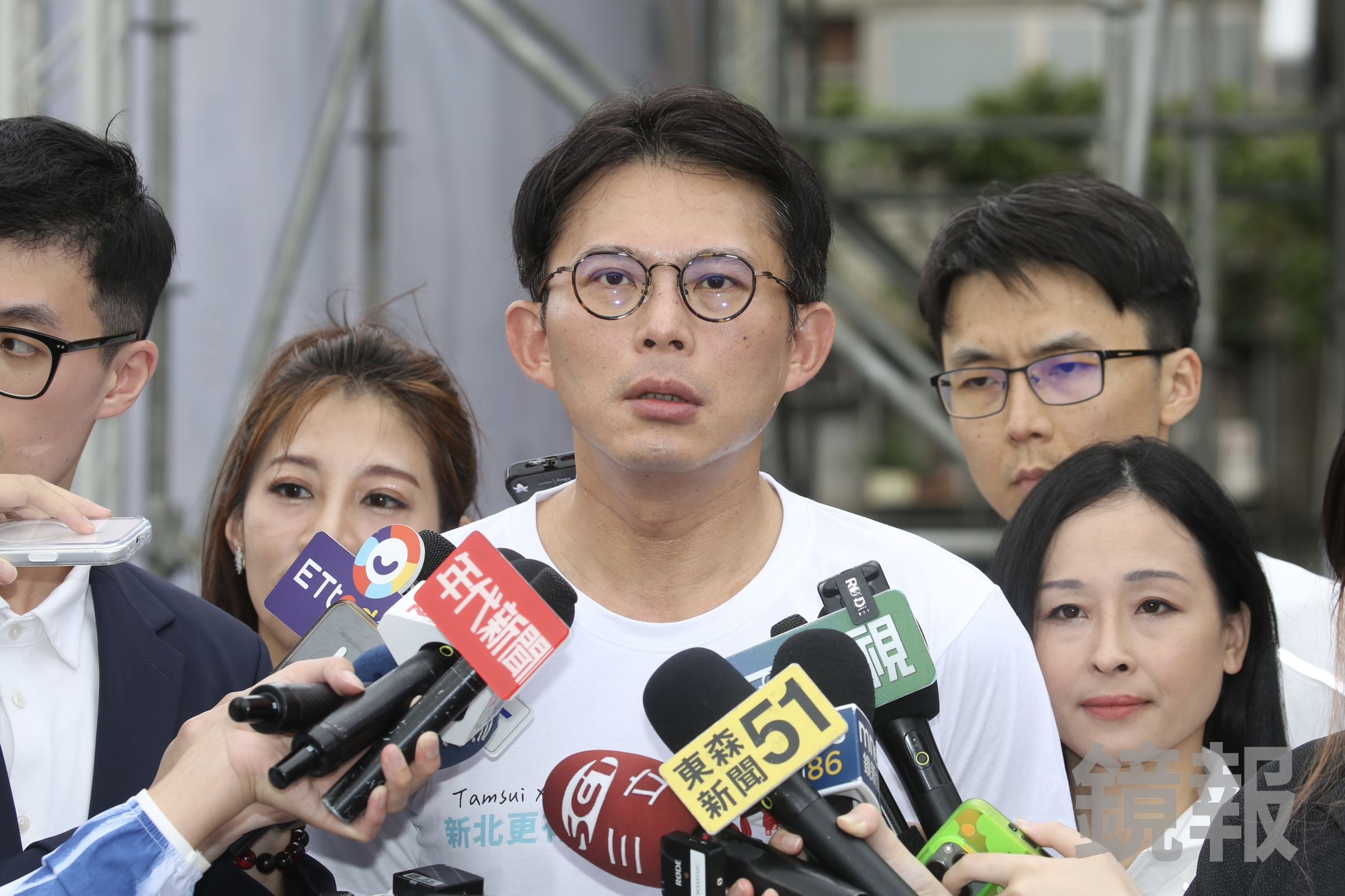 黃國昌承諾「做不好隨時打包走人」，活動前被問藍白合進度，他透露4月底前會有答案。（鏡報董孟航）