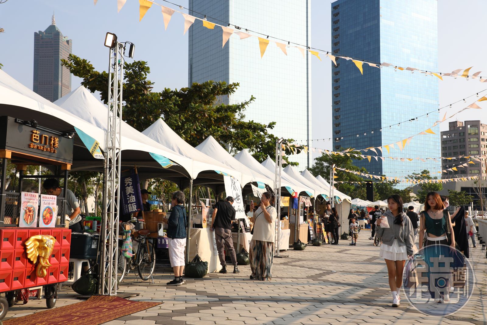 城市嶼浪市集萬人打卡!最強青創80家攤車全在高流 市長DIY香蕉冰沙、馬卡龍超圈粉