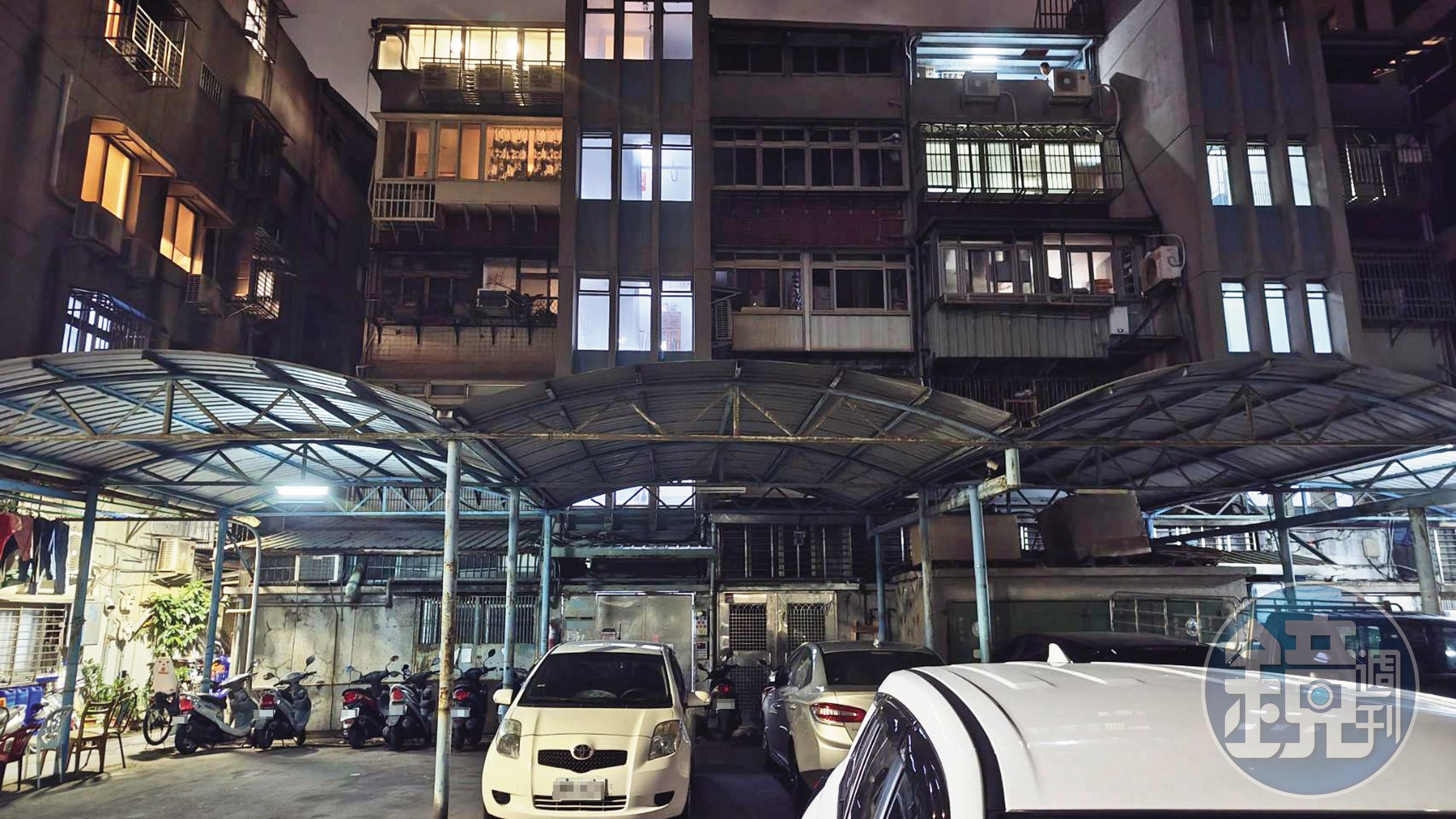 林靖曾多次帶女學生返回住處,有時一待2小時才離去。